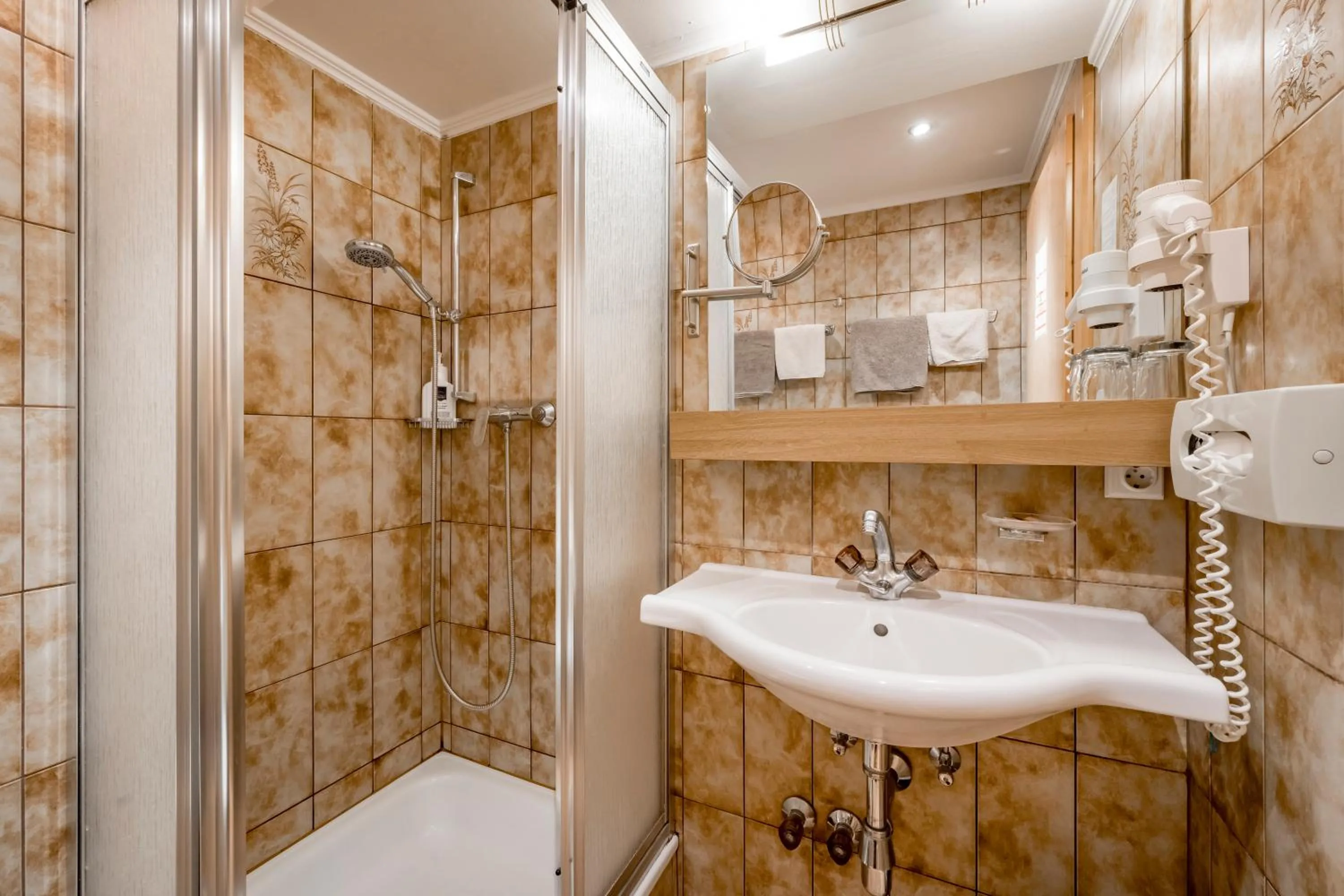 Shower in Hotel Almhof