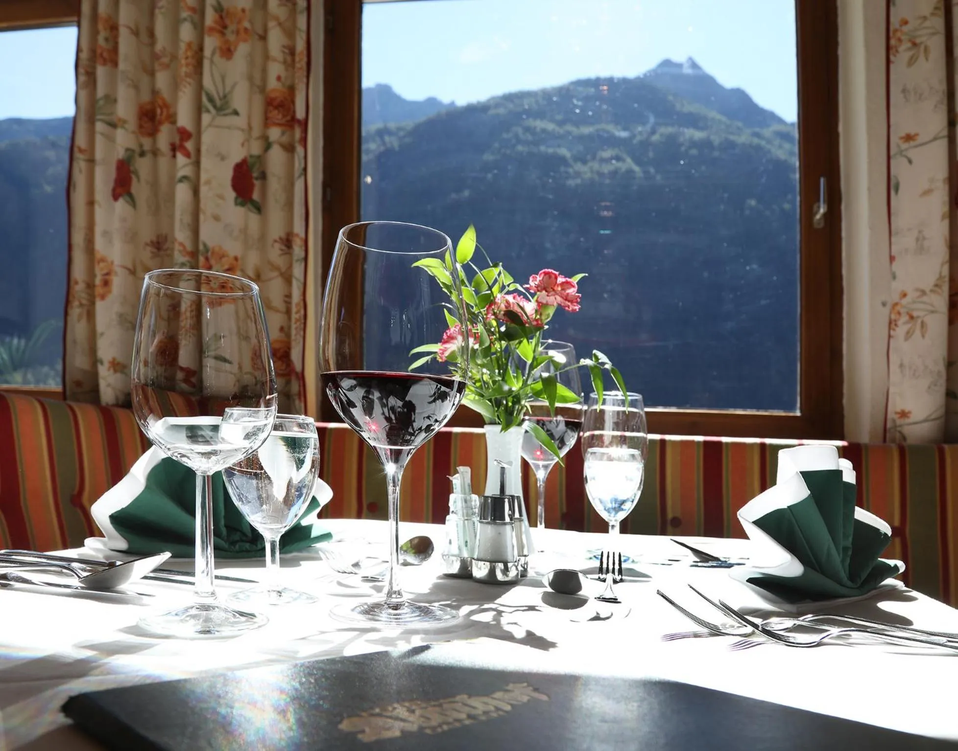 Restaurant/places to eat in Hotel Almhof