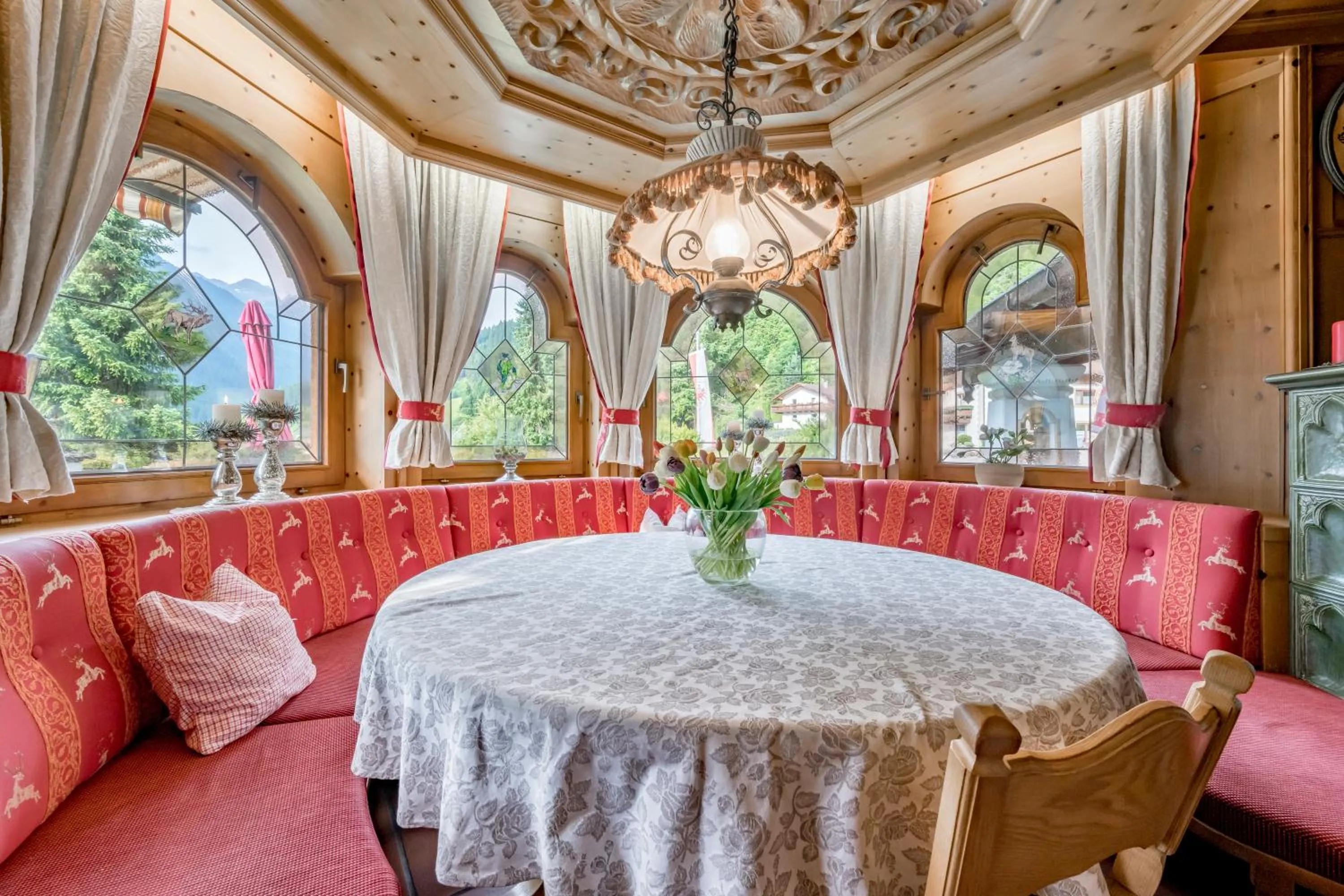 Restaurant/places to eat in Hotel Almhof