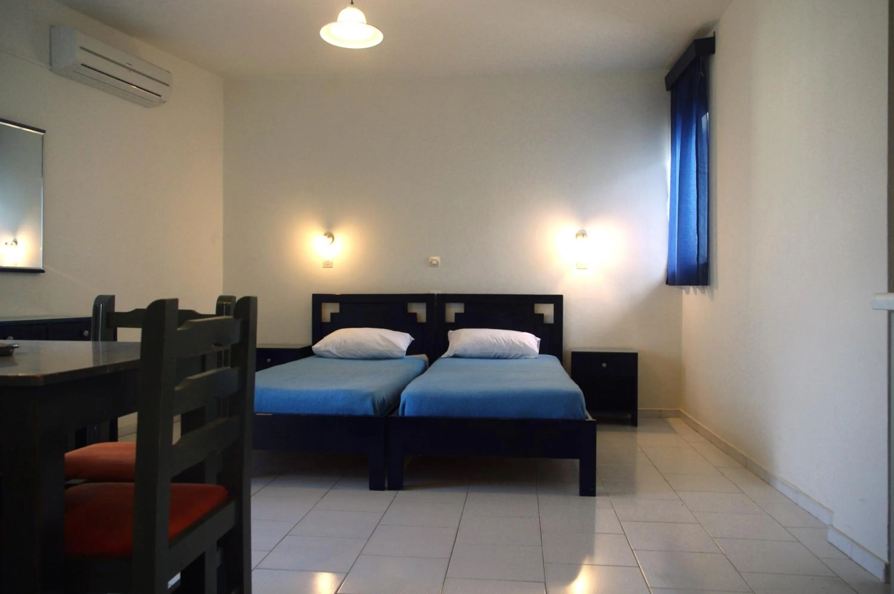 Photo of the whole room, Bed in Klery Studios