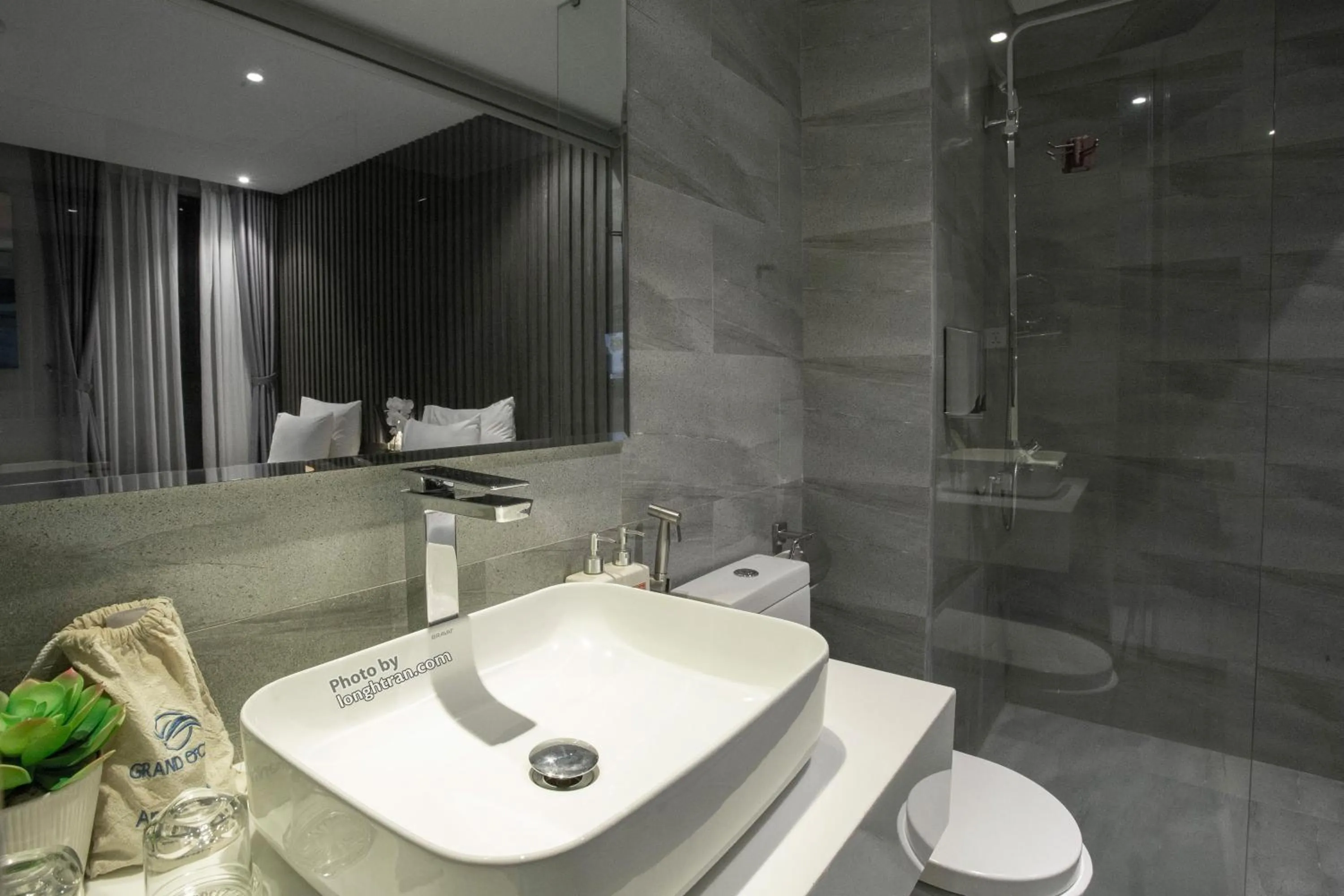 Property building in Grand Ocean Luxury Boutique - Infinity Rooftop Pool