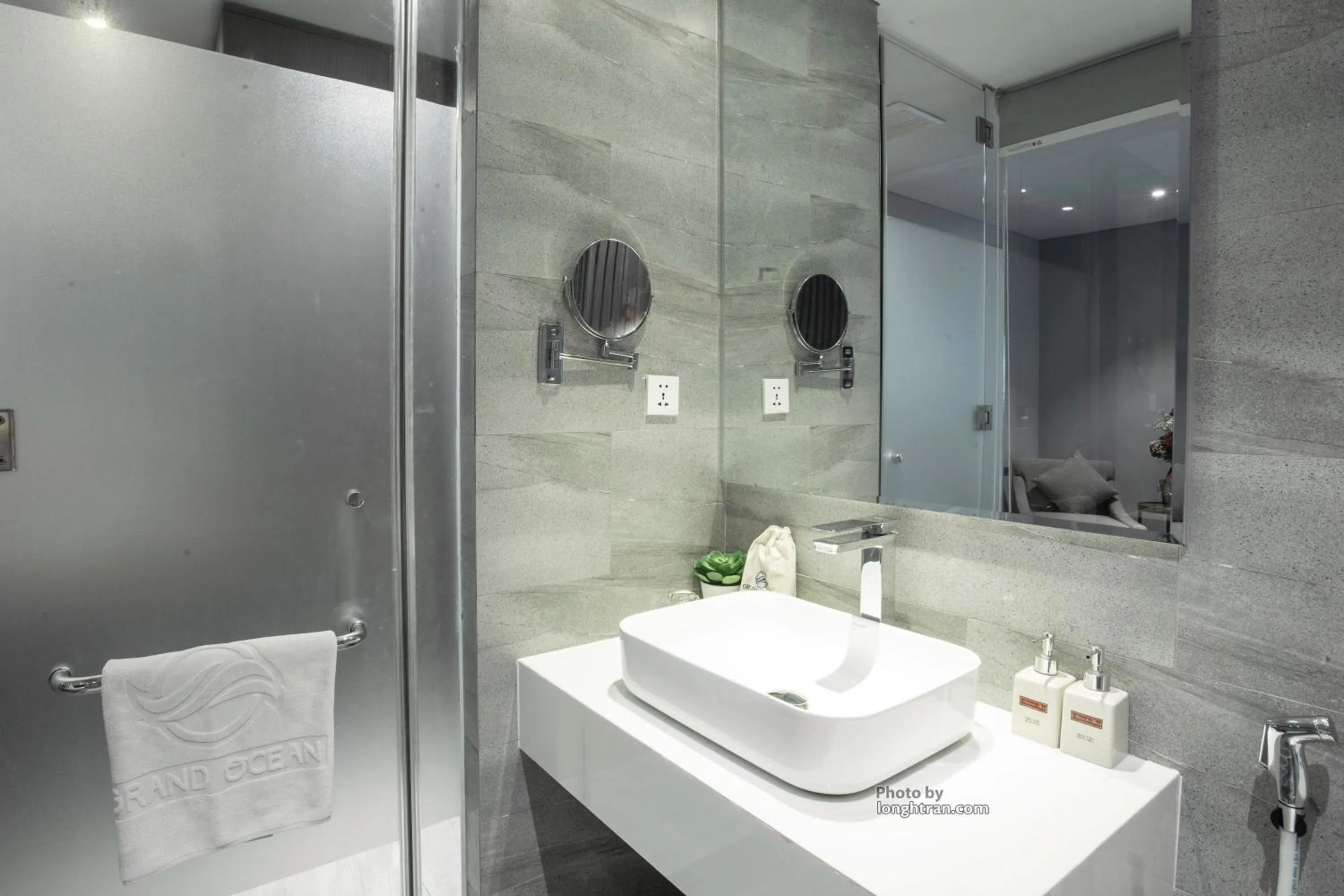 Property building in Grand Ocean Luxury Boutique - Infinity Rooftop Pool