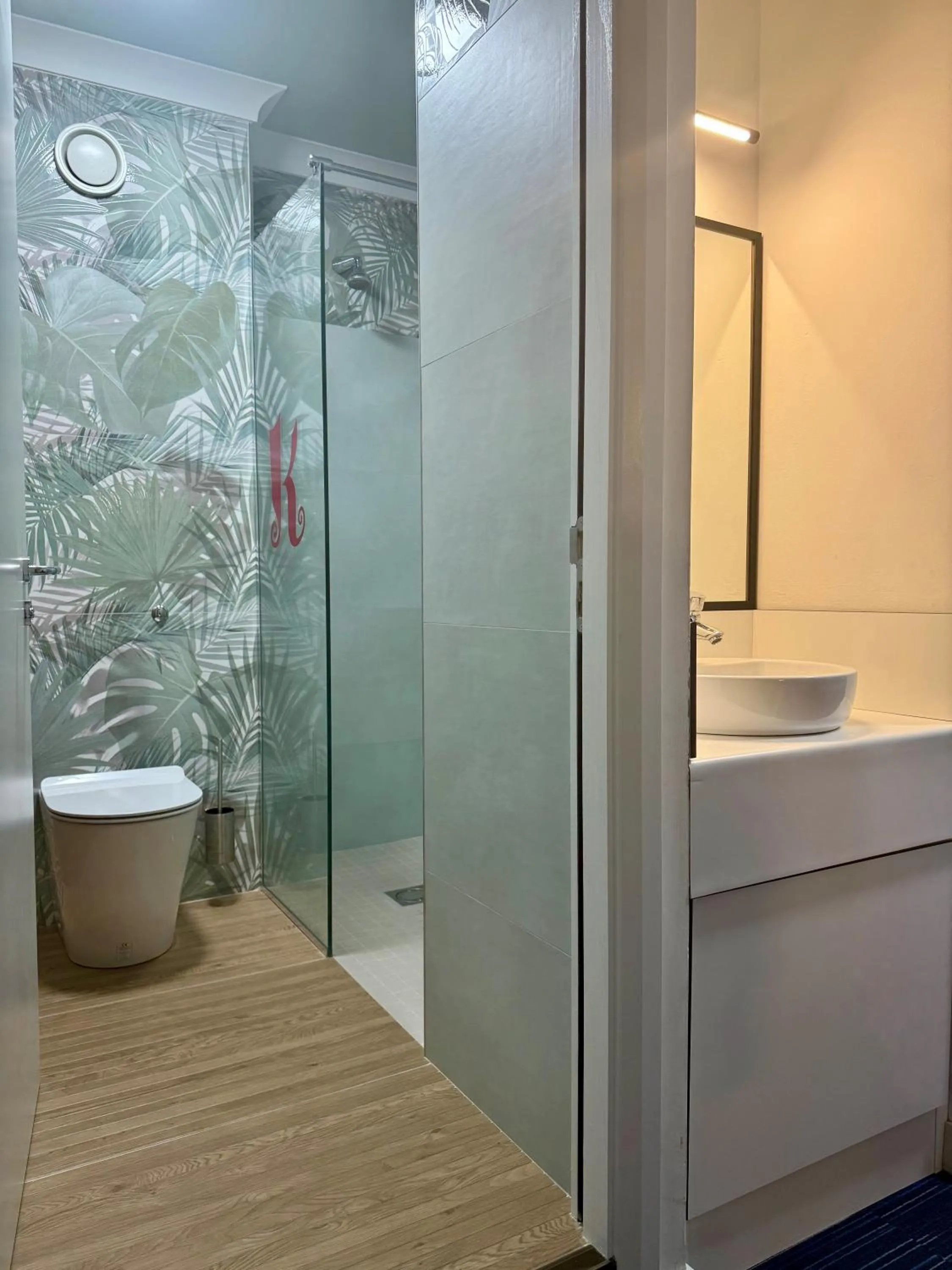 Shower in Kinlay Hostel Eyre Square - Best Hostel in Ireland 2025