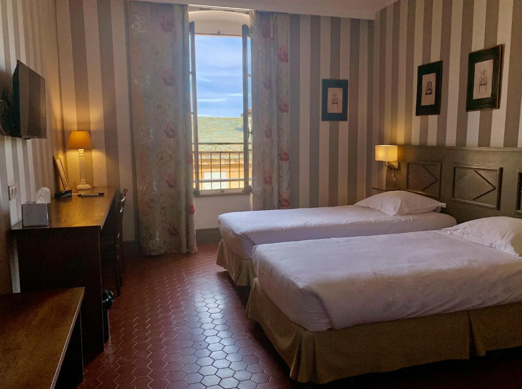 Superior Twin Room in Hotel Central Bastia Superior Twin Room in Hotel Central Bastia