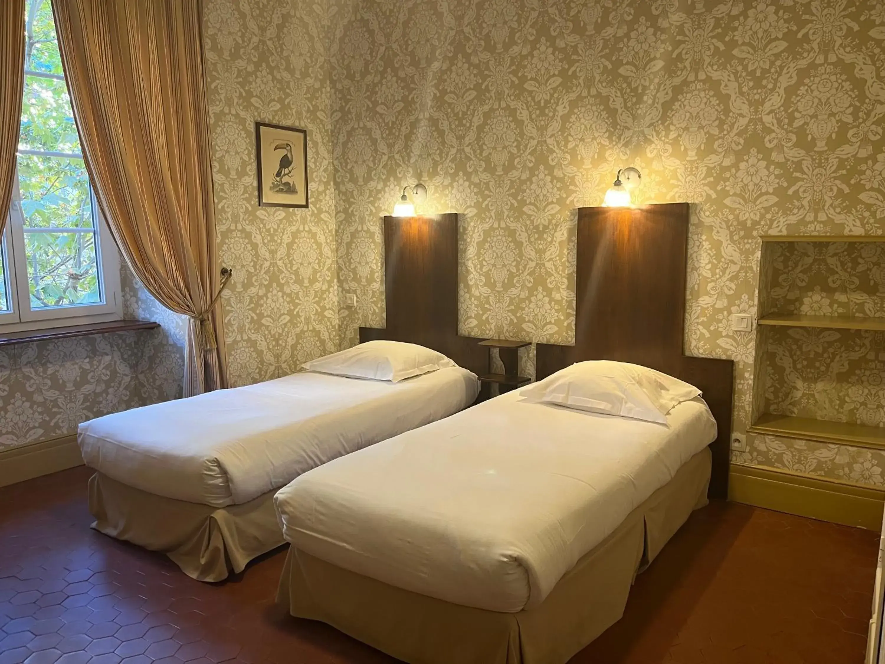 Twin Room with City View in Hotel Central Bastia Twin Room with City View in Hotel Central Bastia