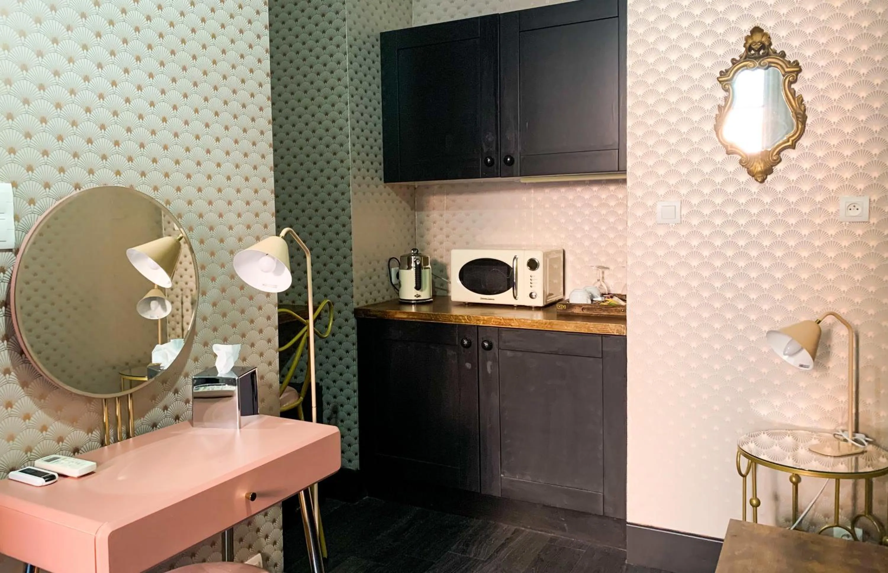 Coffee/tea facilities in Hotel Central Bastia