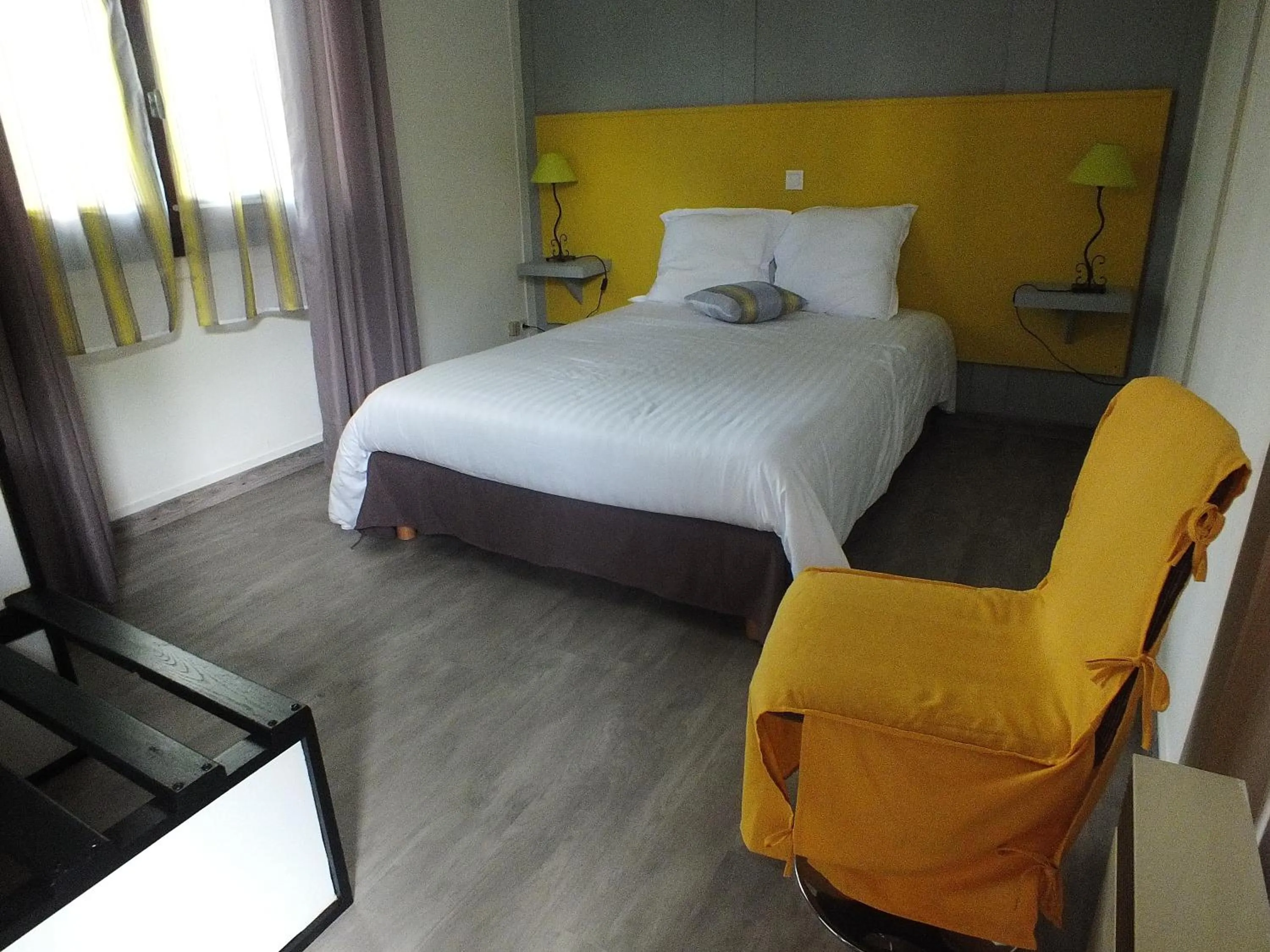 Bedroom, Bed in Hotel Restaurant Le Manguier