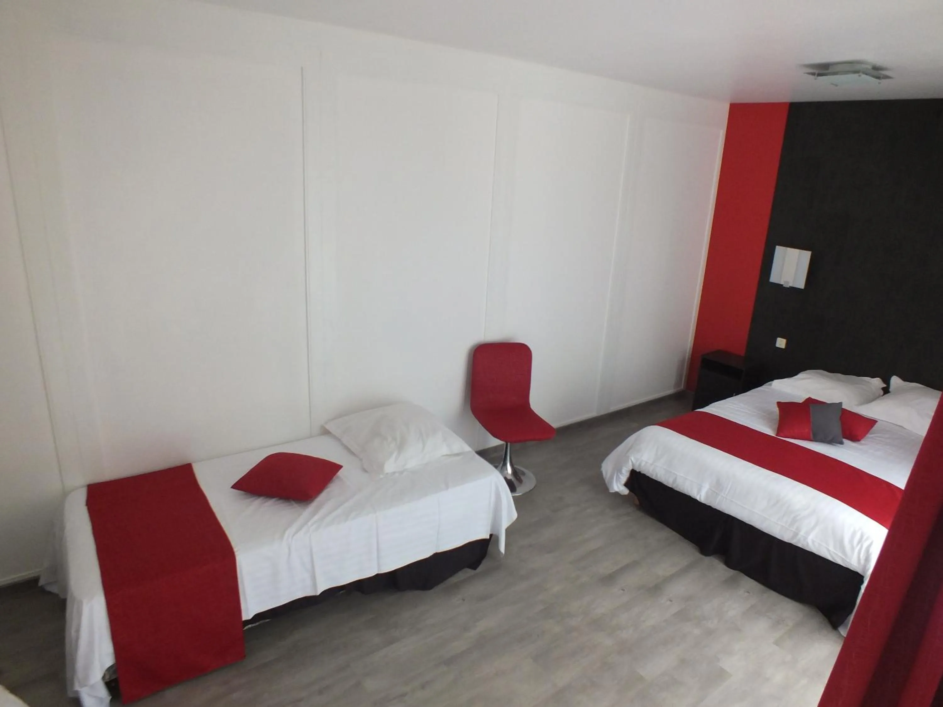 Bedroom, Bed in Hotel Restaurant Le Manguier