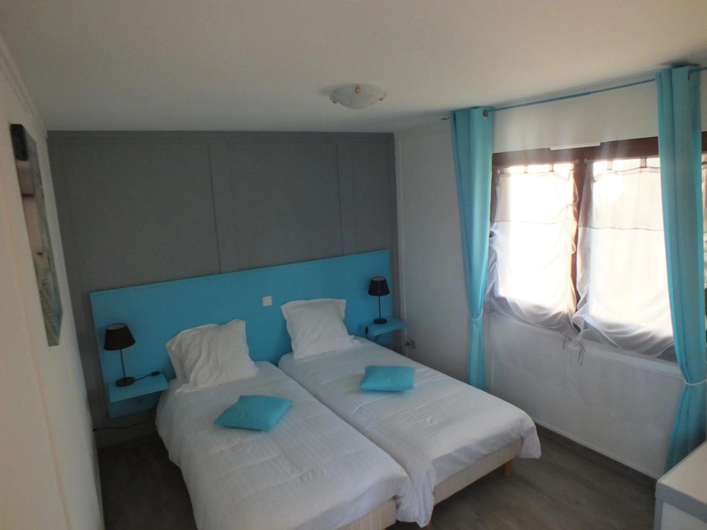 Bedroom, Bed in Hotel Restaurant Le Manguier