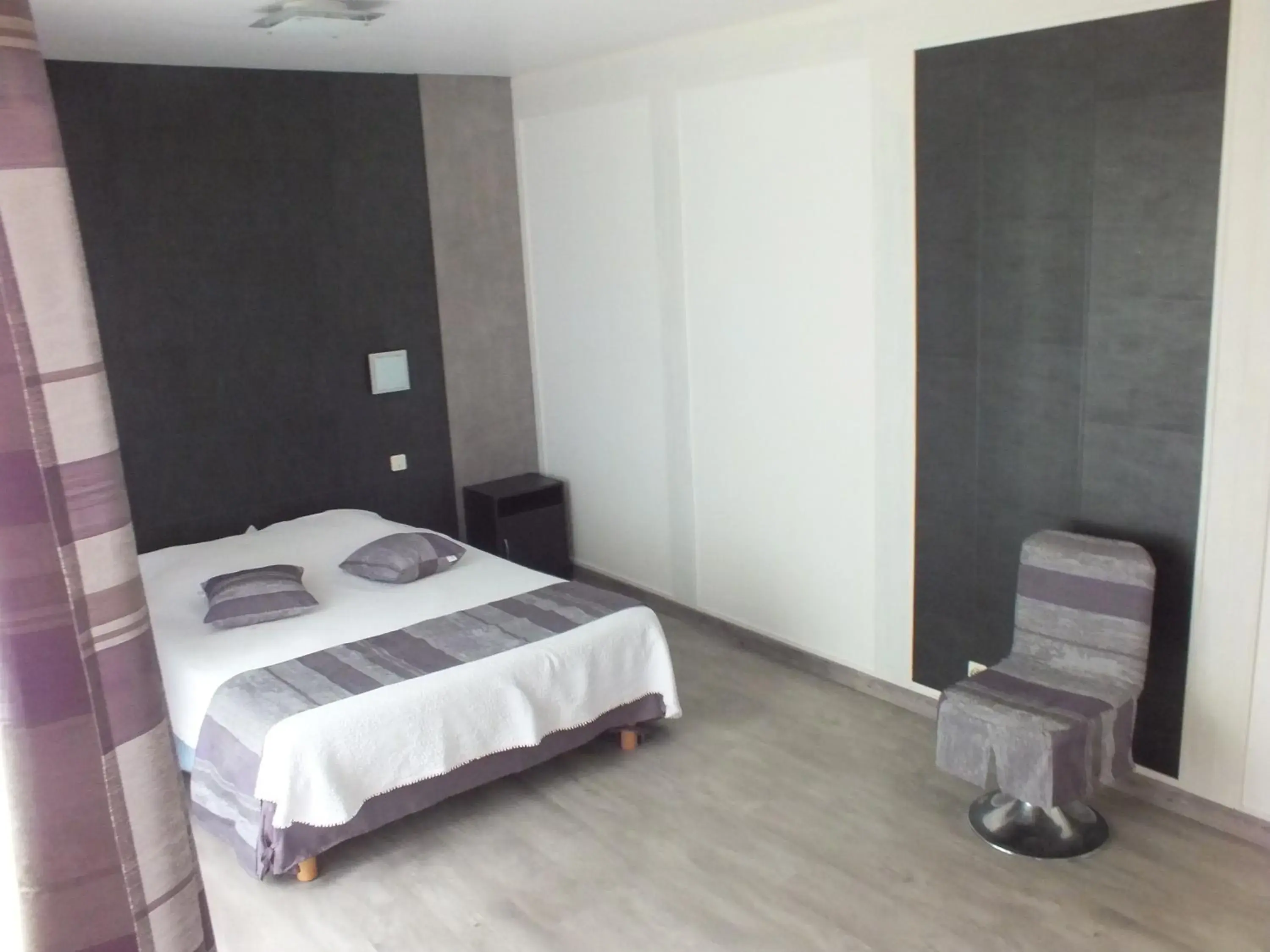 Triple Room (2 Adults + 1 Child) - single occupancy in Hotel Restaurant Le Manguier Triple Room (2 Adults + 1 Child) - single occupancy in Hotel Restaurant Le Manguier