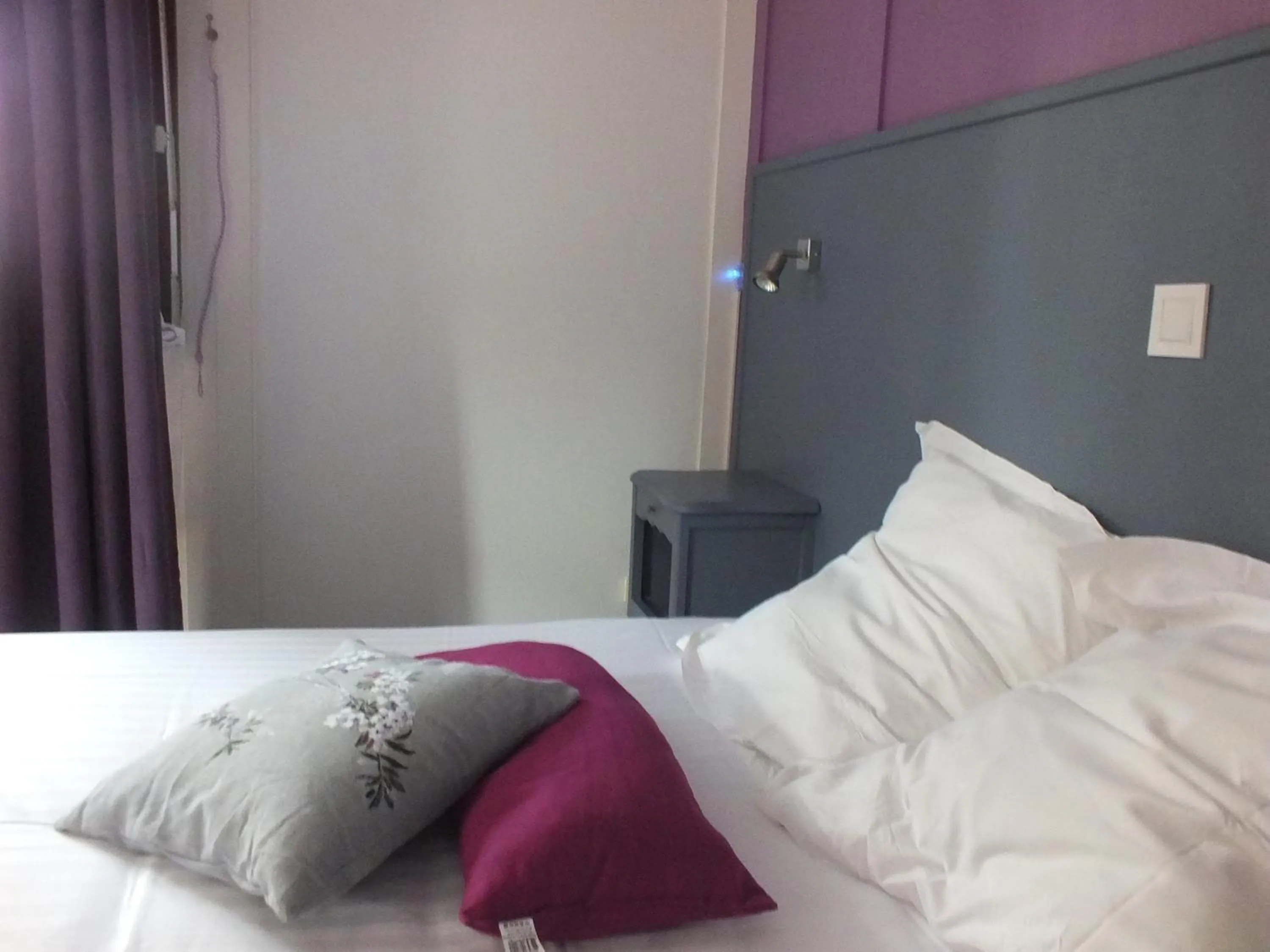 Bedroom, Bed in Hotel Restaurant Le Manguier