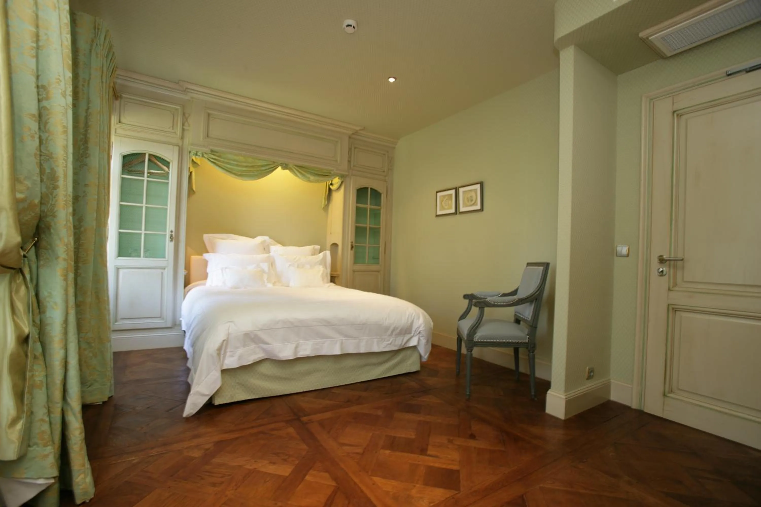 Photo of the whole room in L'An2