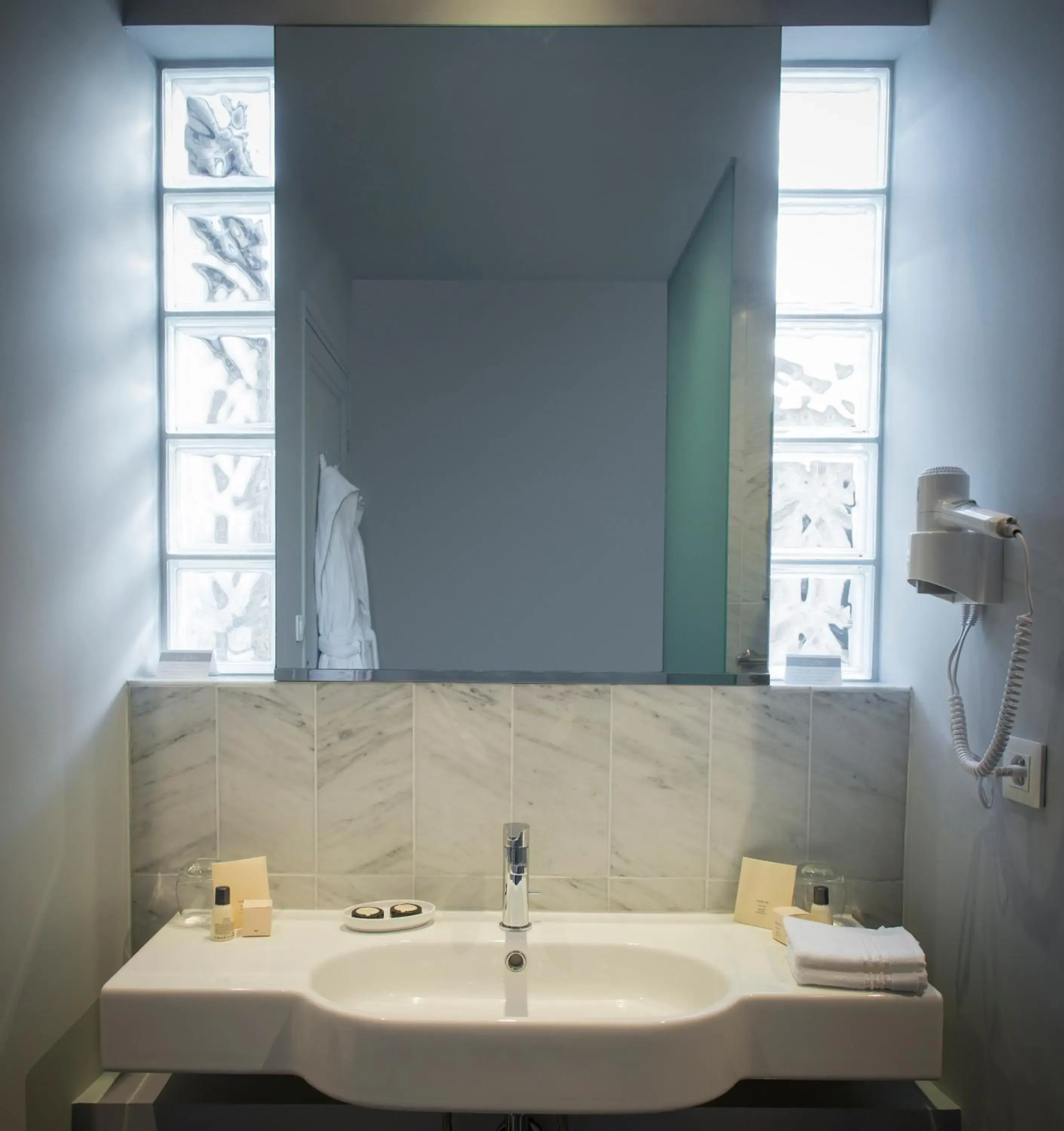 Classic Twin Room in Hôtel Ligaro Classic Twin Room in Hôtel Ligaro