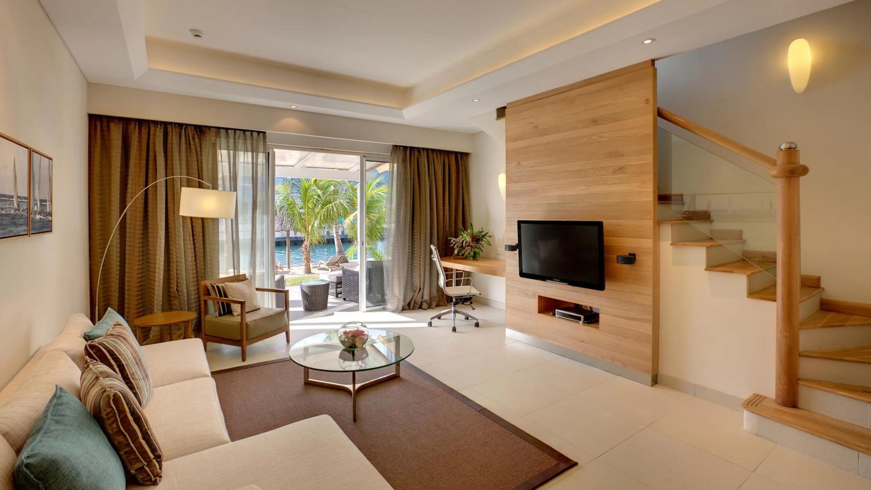 Living room, Bed in Le Suffren Hotel & Marina