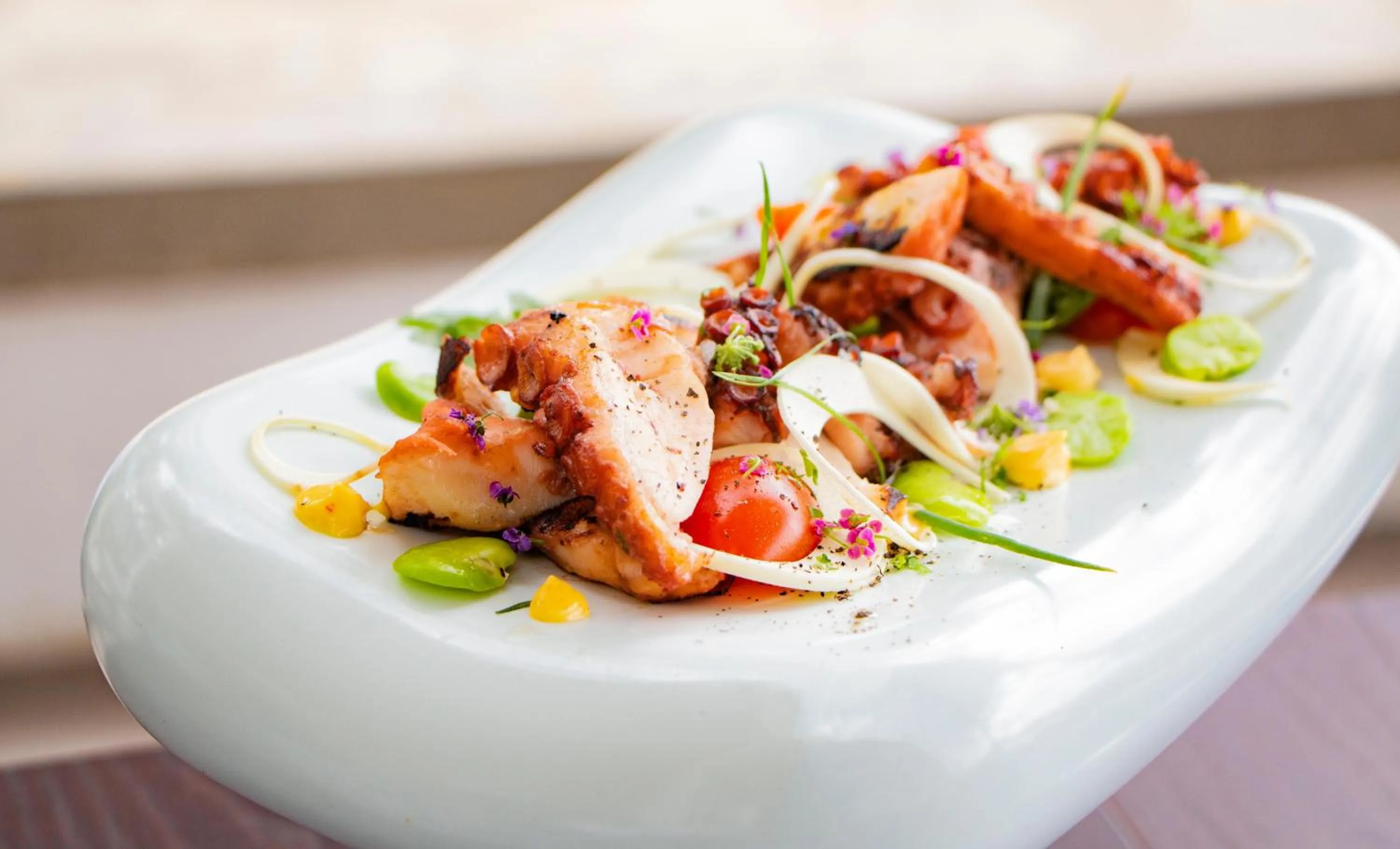 Restaurant/places to eat in Le Suffren Hotel & Marina