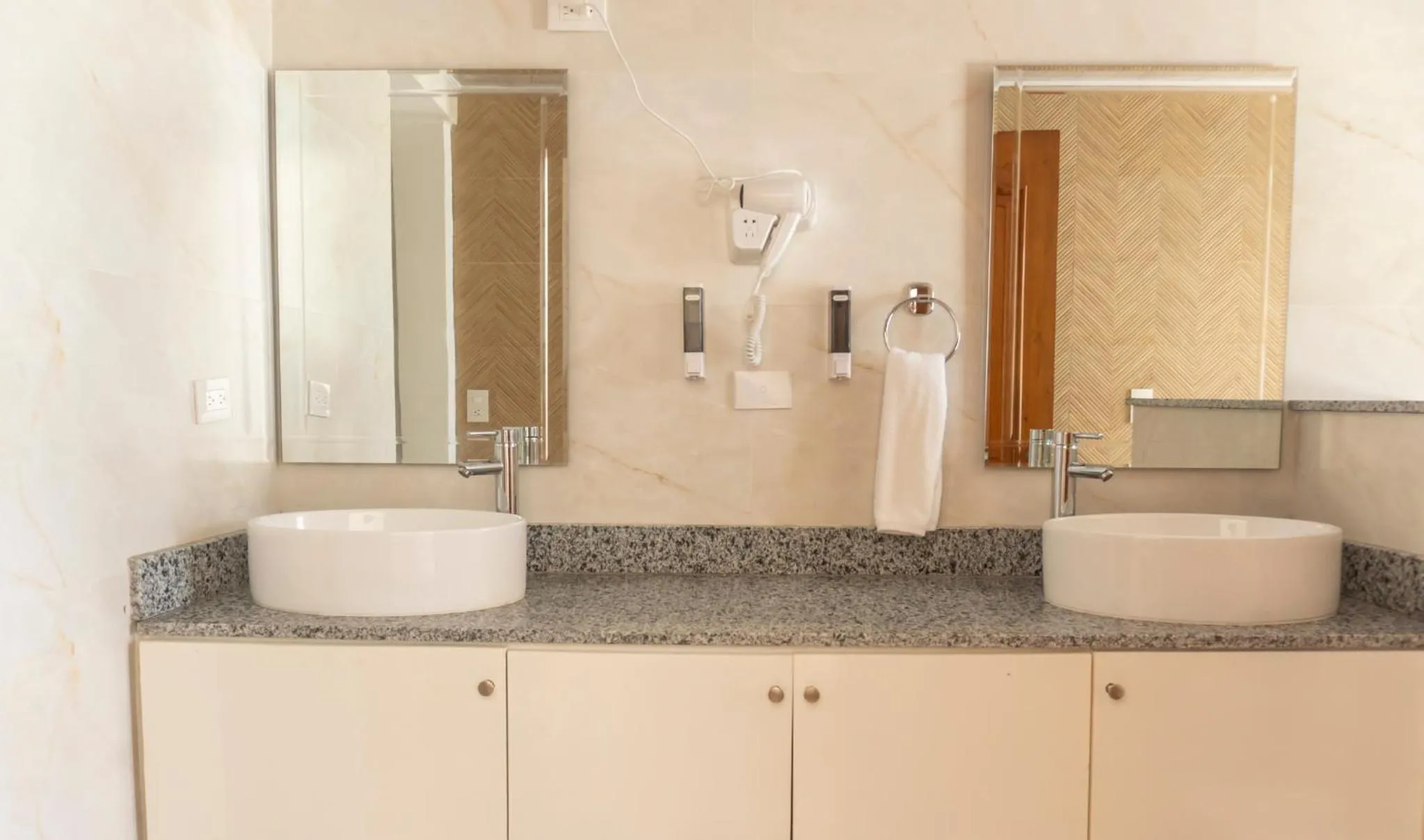 Hotel Checkin El Cortecito Beach