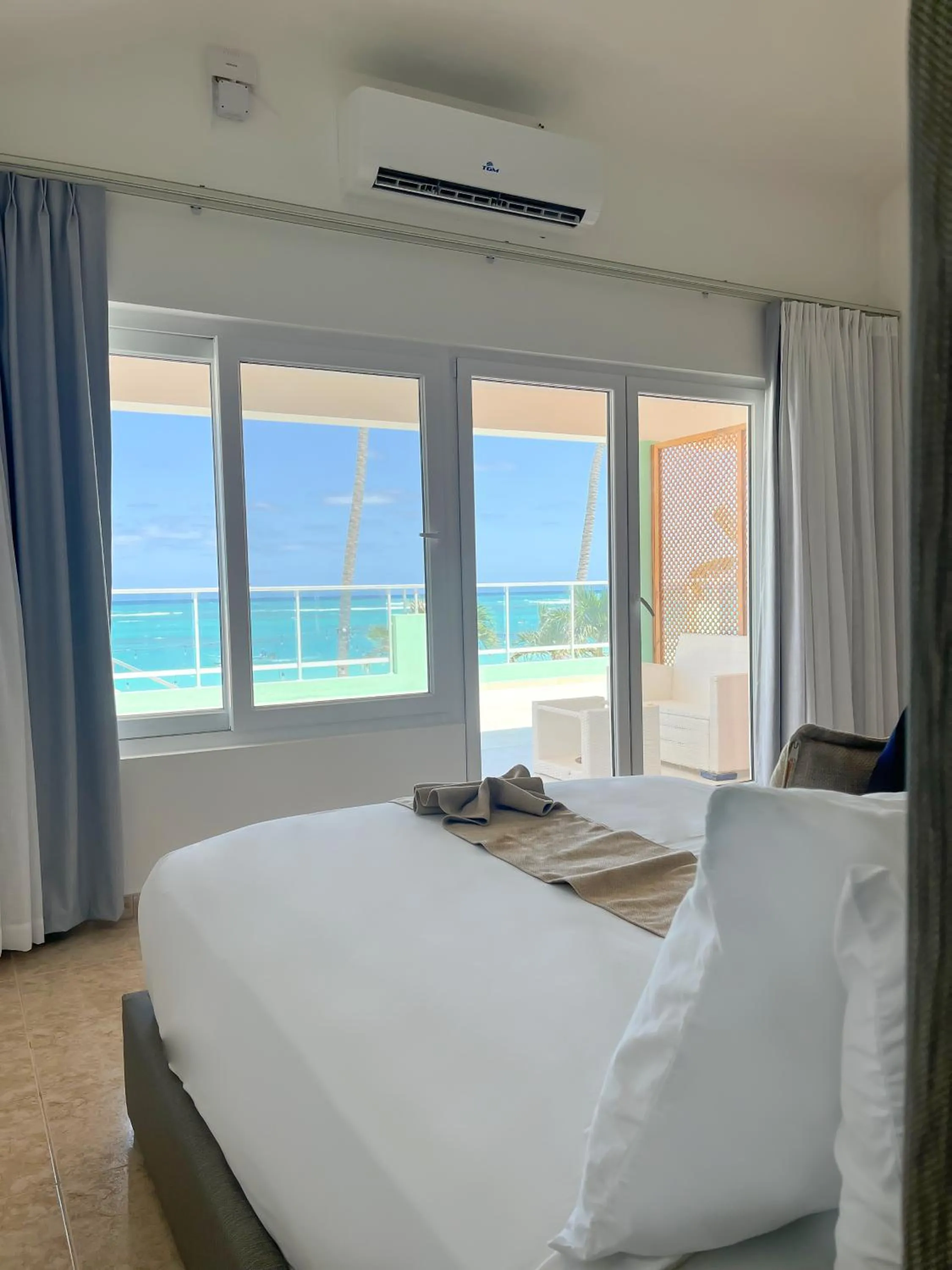 Sea view, Bed in Hotel Checkin El Cortecito Beach