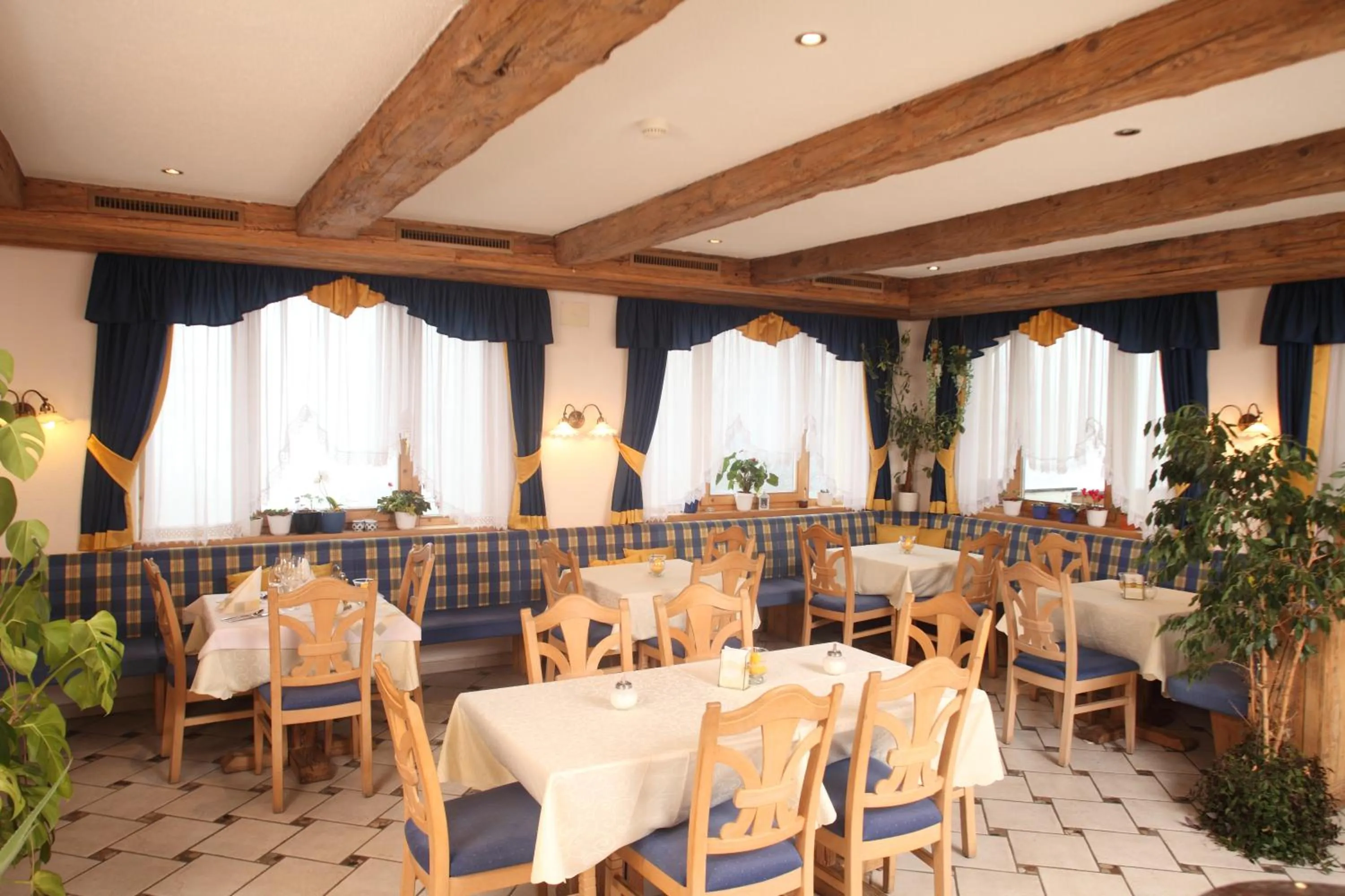 Restaurant/places to eat in Naturhotel Waldheim