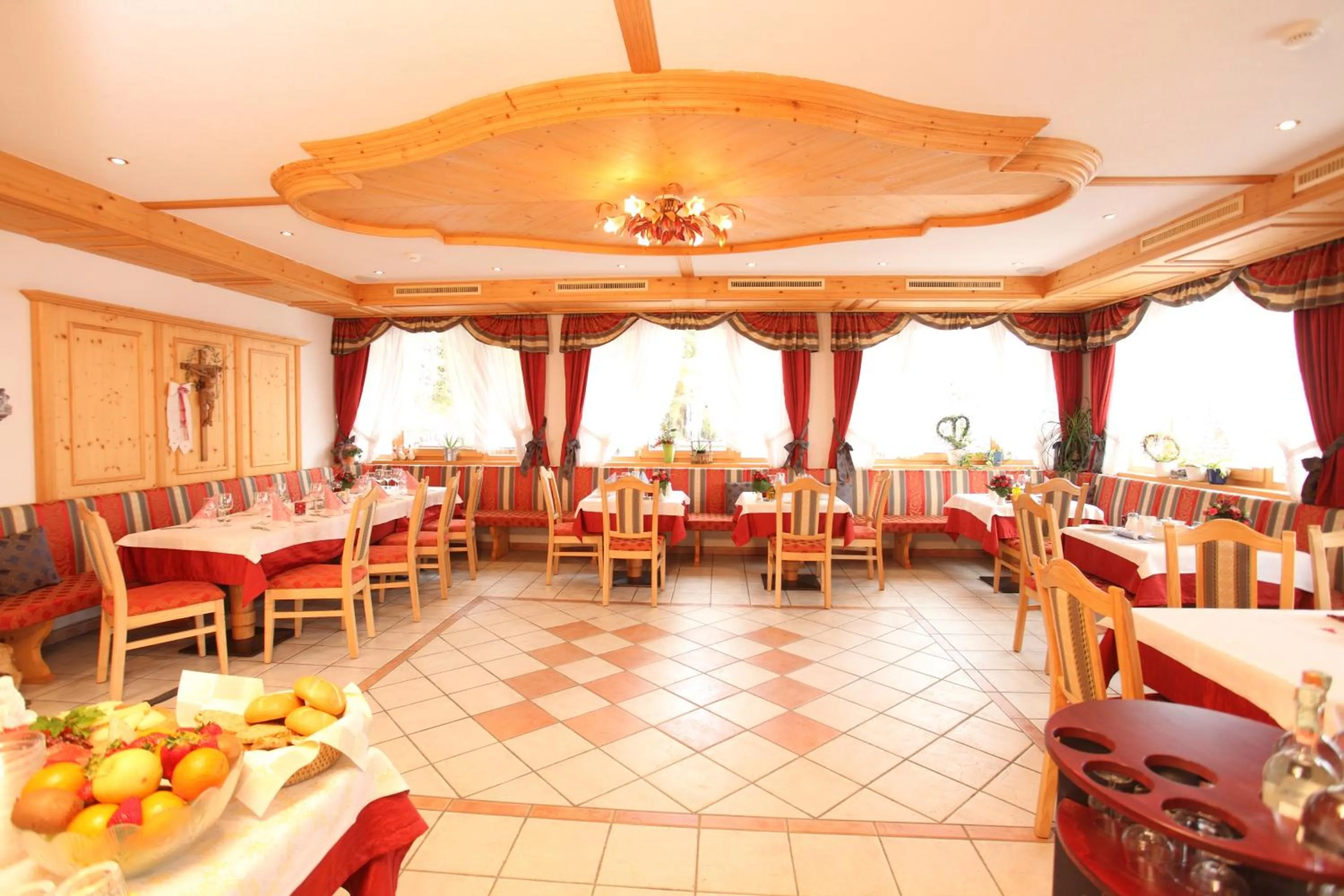 Restaurant/places to eat in Naturhotel Waldheim