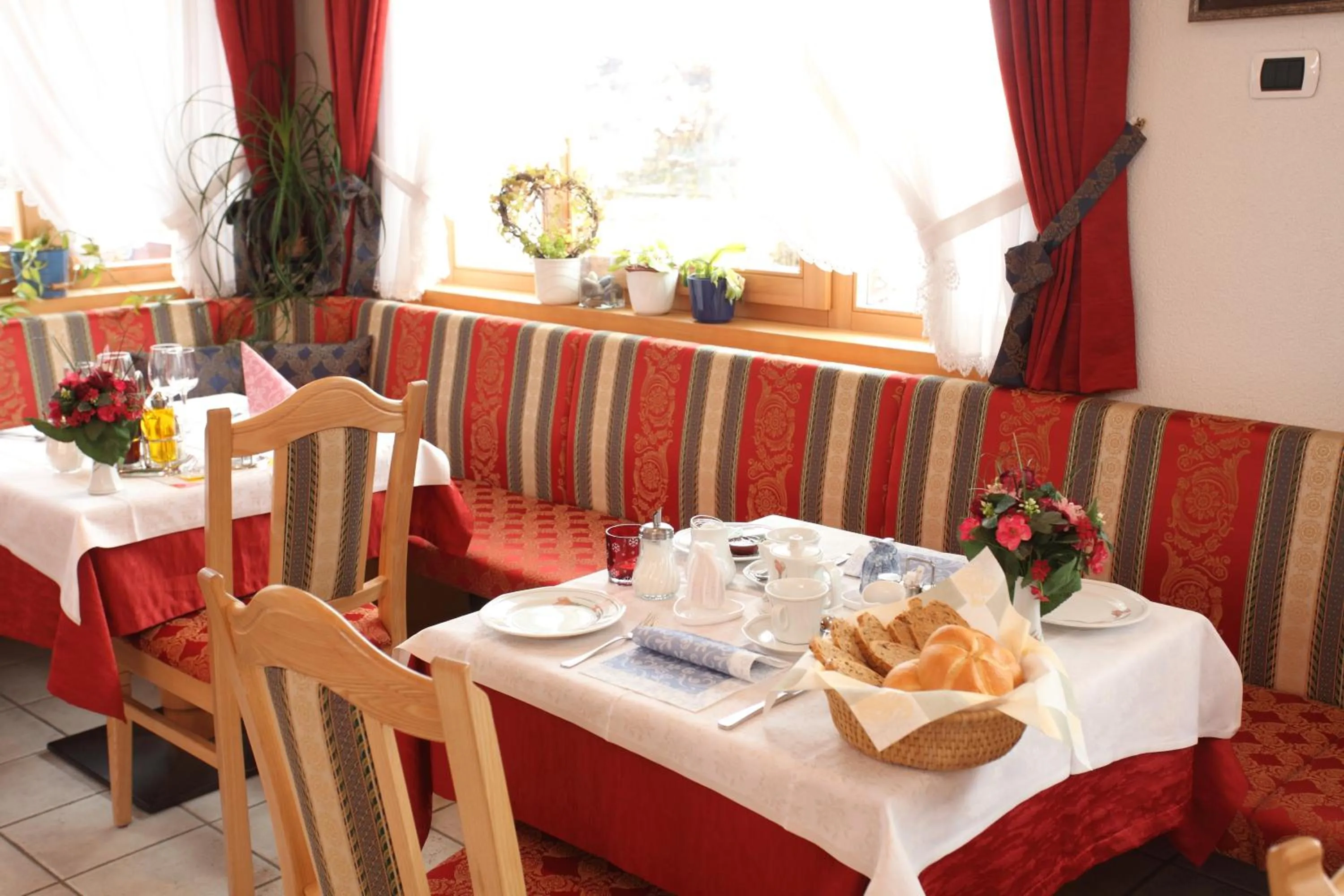 Restaurant/places to eat in Naturhotel Waldheim