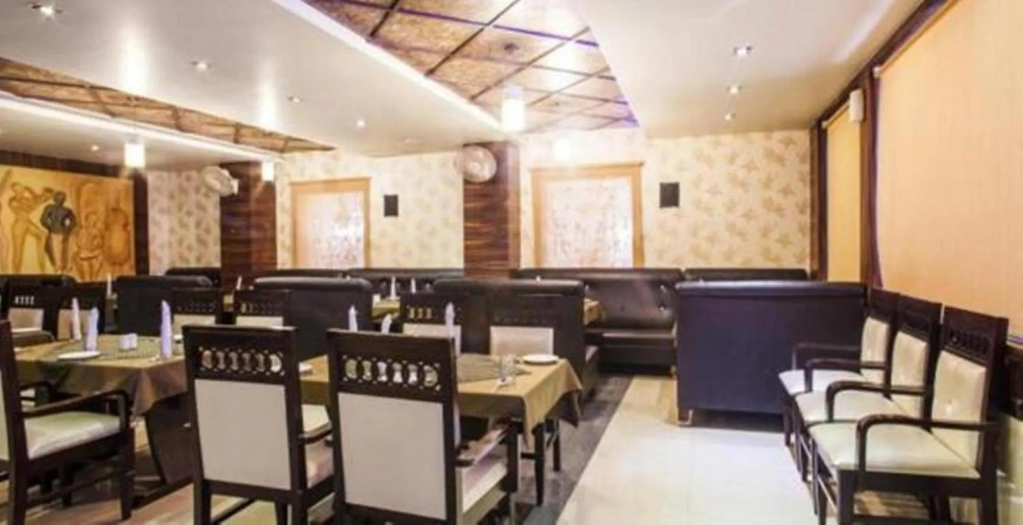 Restaurant/Places to Eat in Hotel Simran Pride, Raipur