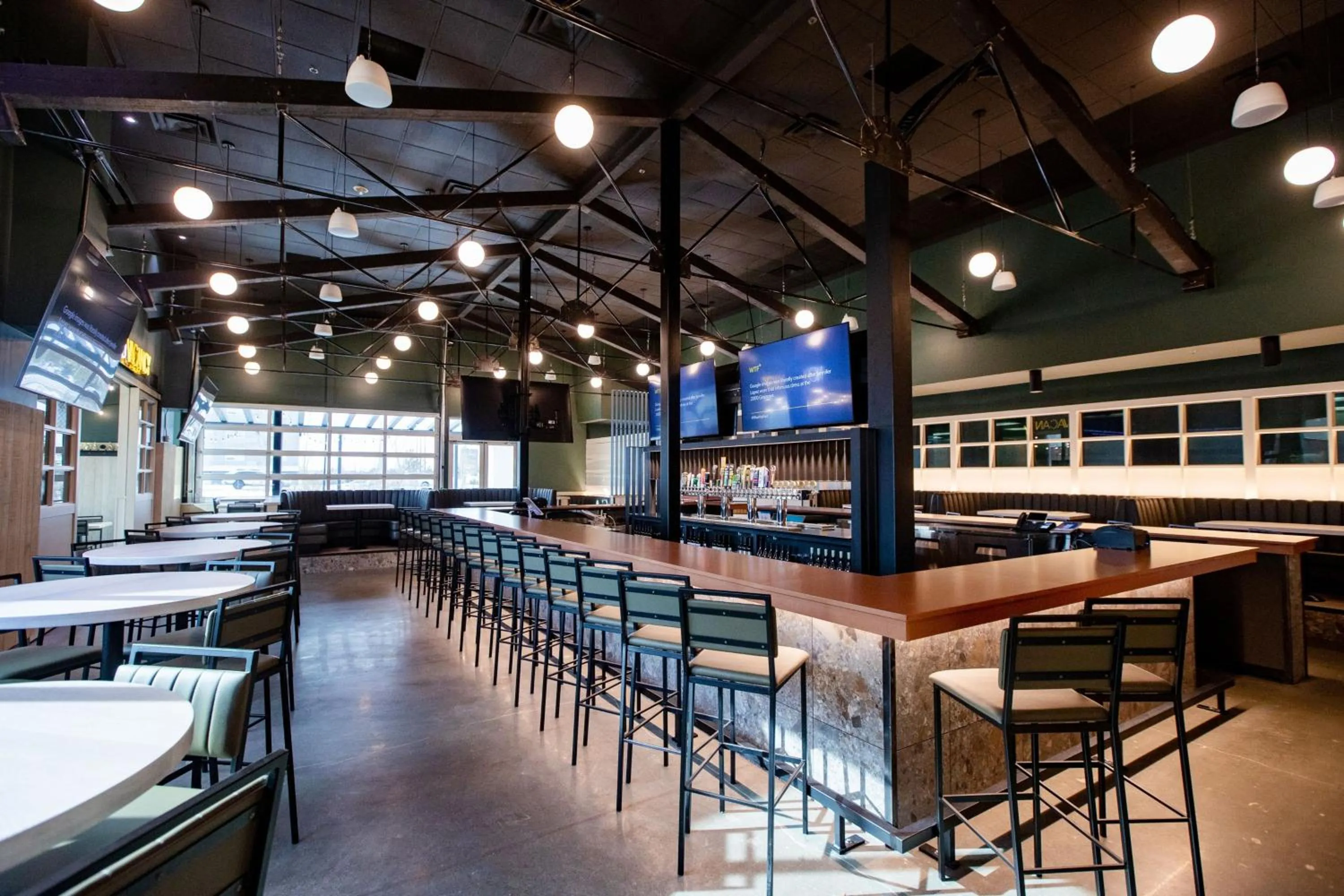 Lounge or bar in Four Points by Sheraton Edmonton Gateway