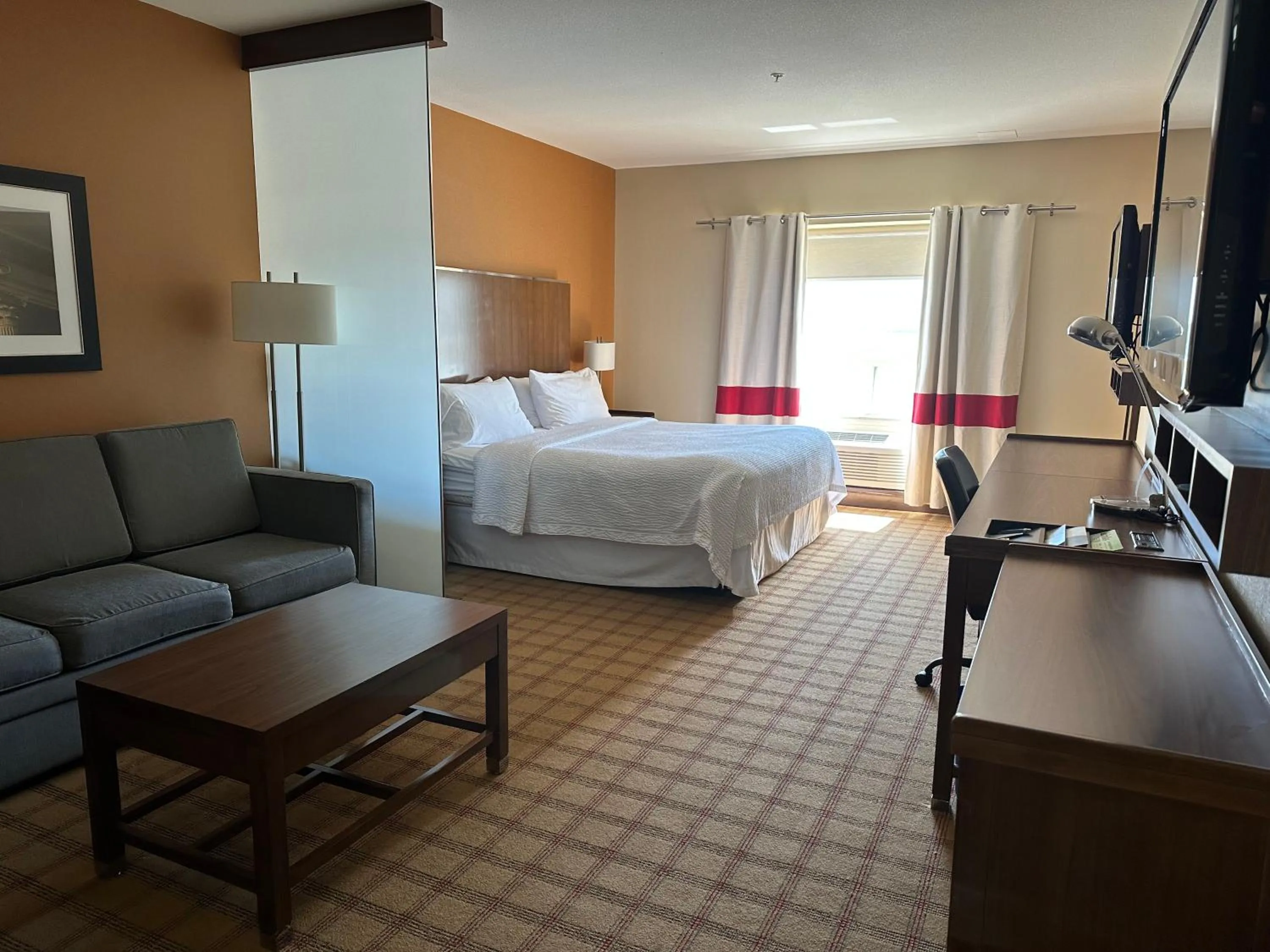 Photo of the whole room, Bed in Four Points by Sheraton Edmonton Gateway