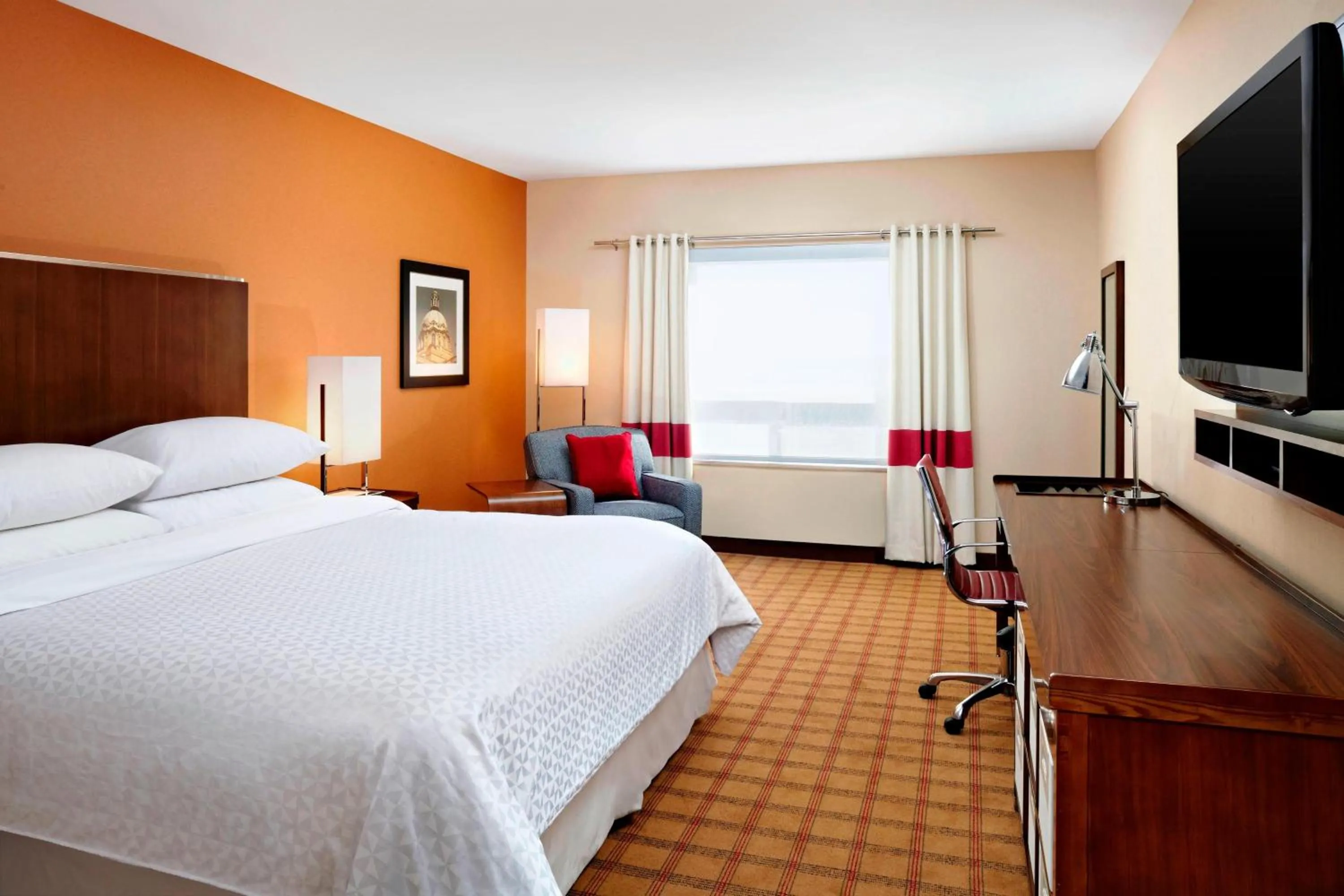 Photo of the whole room, Bed in Four Points by Sheraton Edmonton Gateway