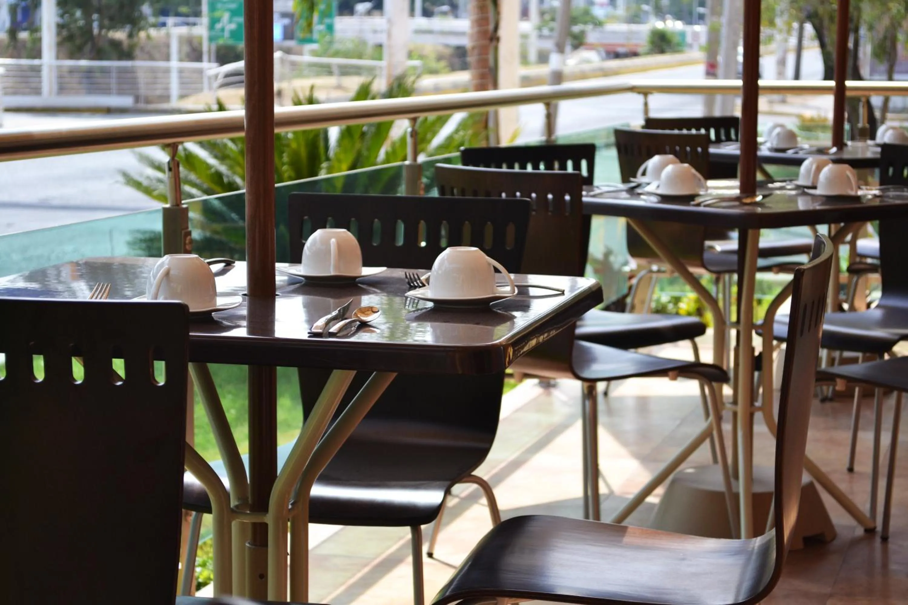 Restaurant/places to eat in Hostalia Hotel Expo & Business Class