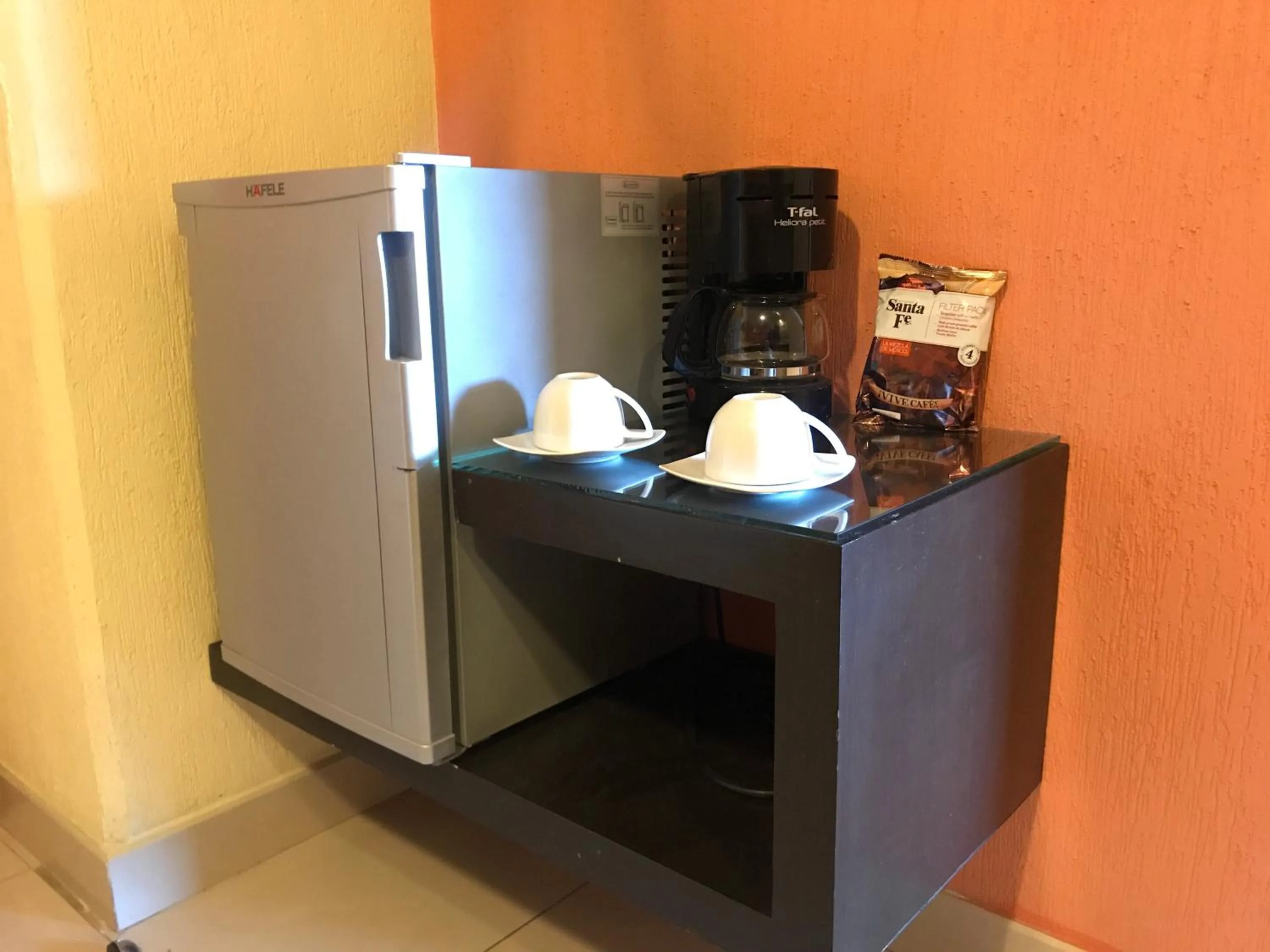 Coffee/tea facilities in Hostalia Hotel Expo & Business Class