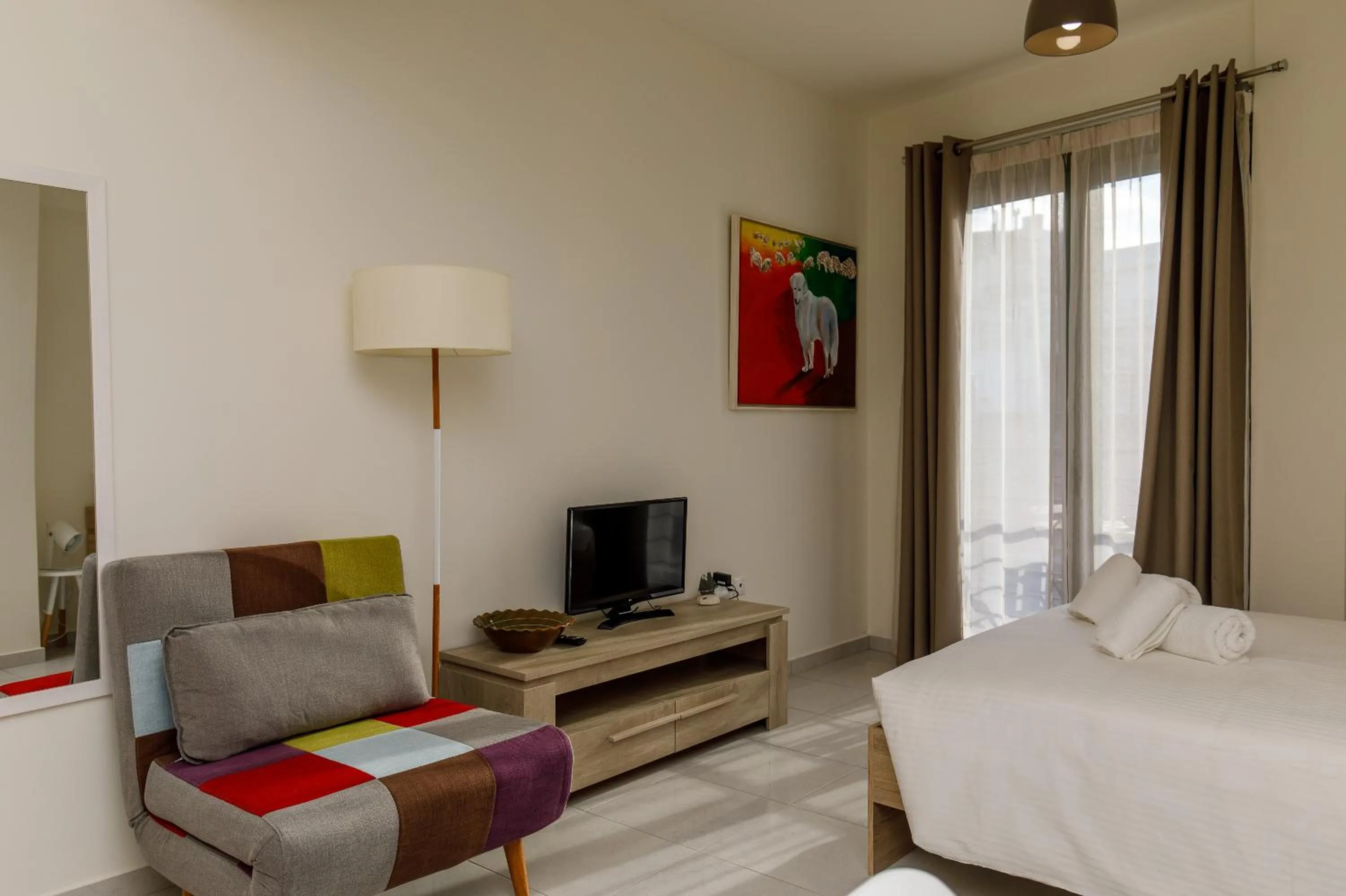 Photo of the whole room, Bed in Central Stay Athens