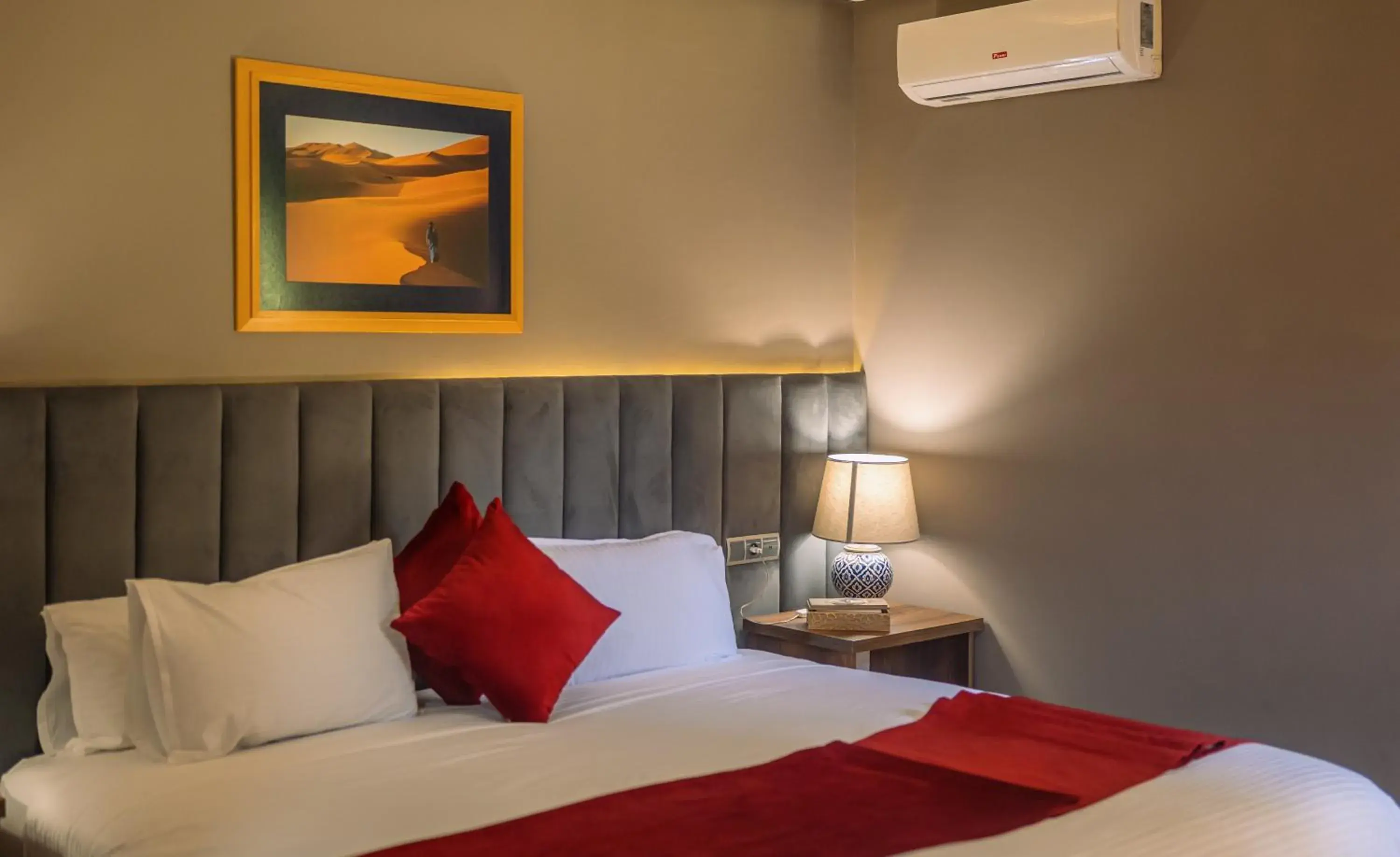 Deluxe Single Room in RS Hotel Karam Palace Deluxe Single Room in RS Hotel Karam Palace