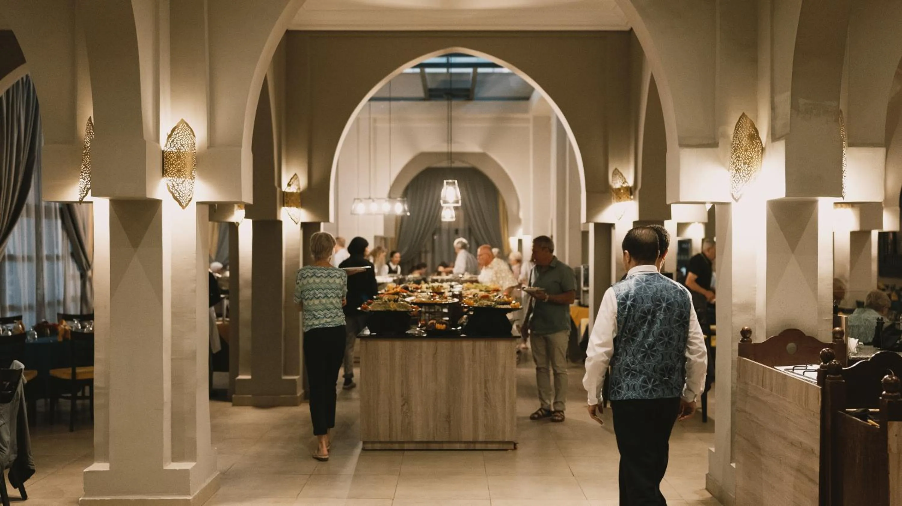 Restaurant/places to eat in RS Hotel Karam Palace