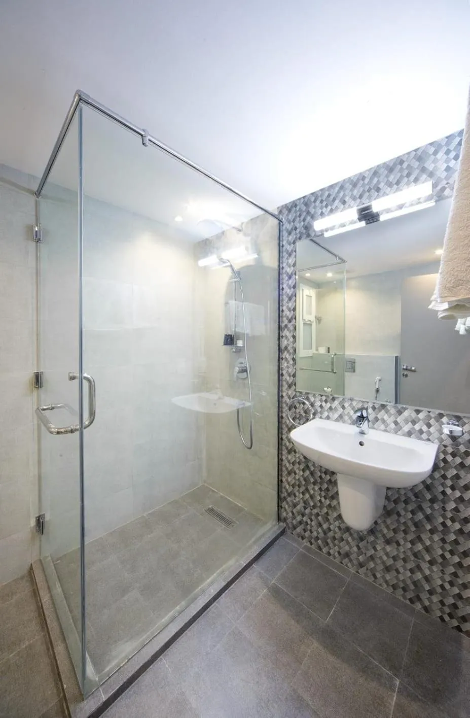 Shower in NASEEM HOTEL