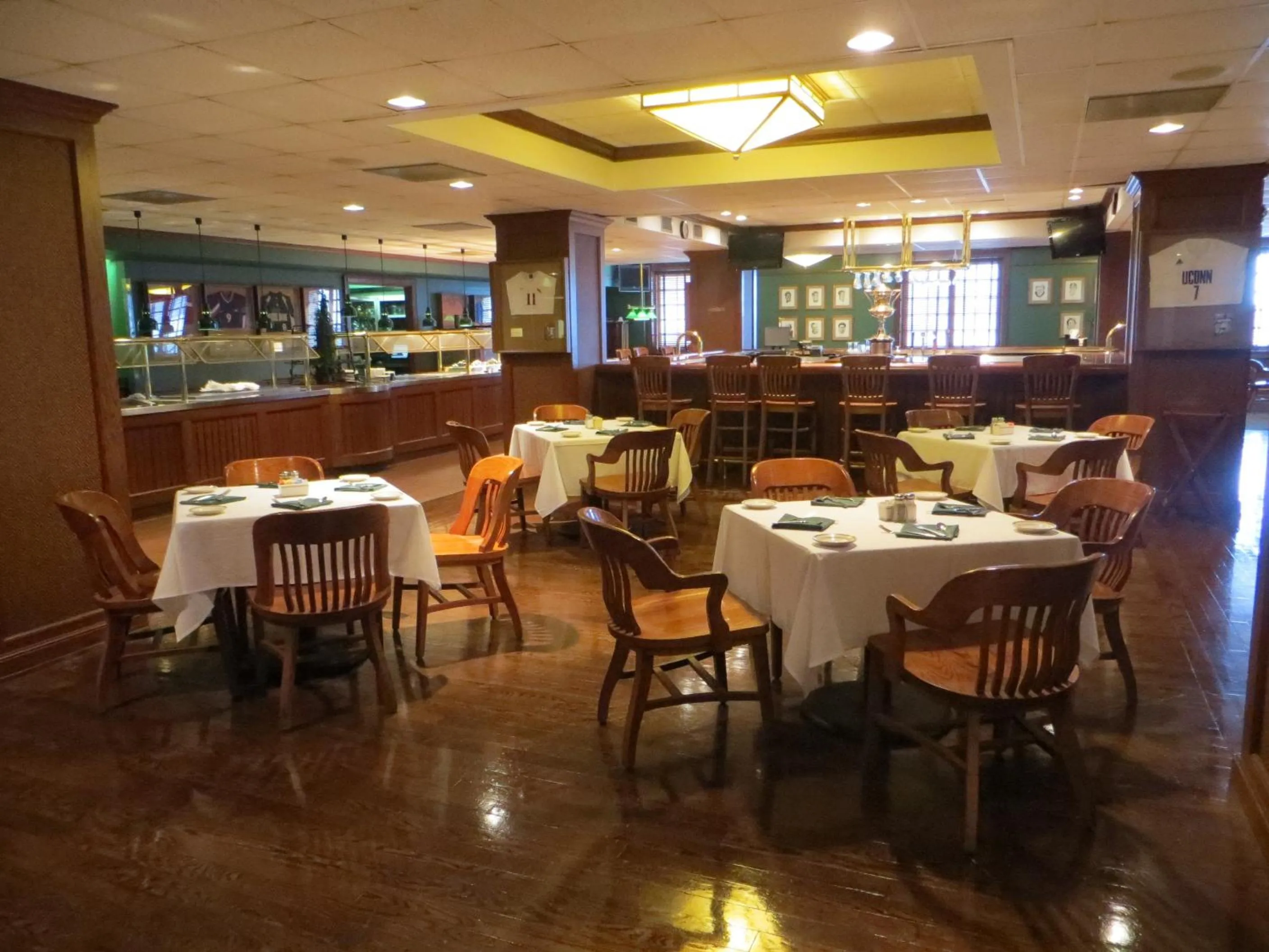 Restaurant/places to eat in Missouri Athletic Club