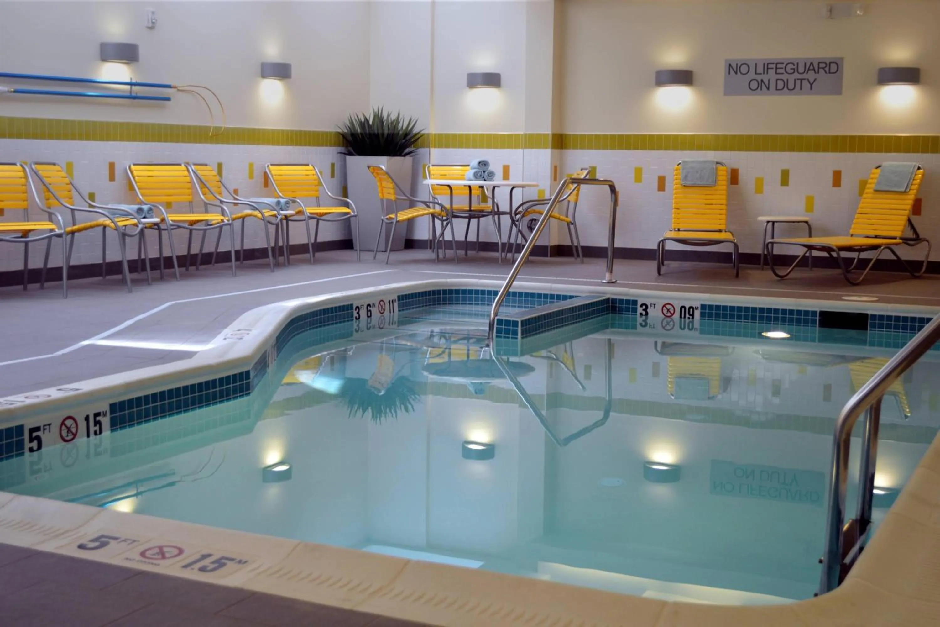 Swimming pool in Fairfield Inn & Suites by Marriott Stafford Quantico