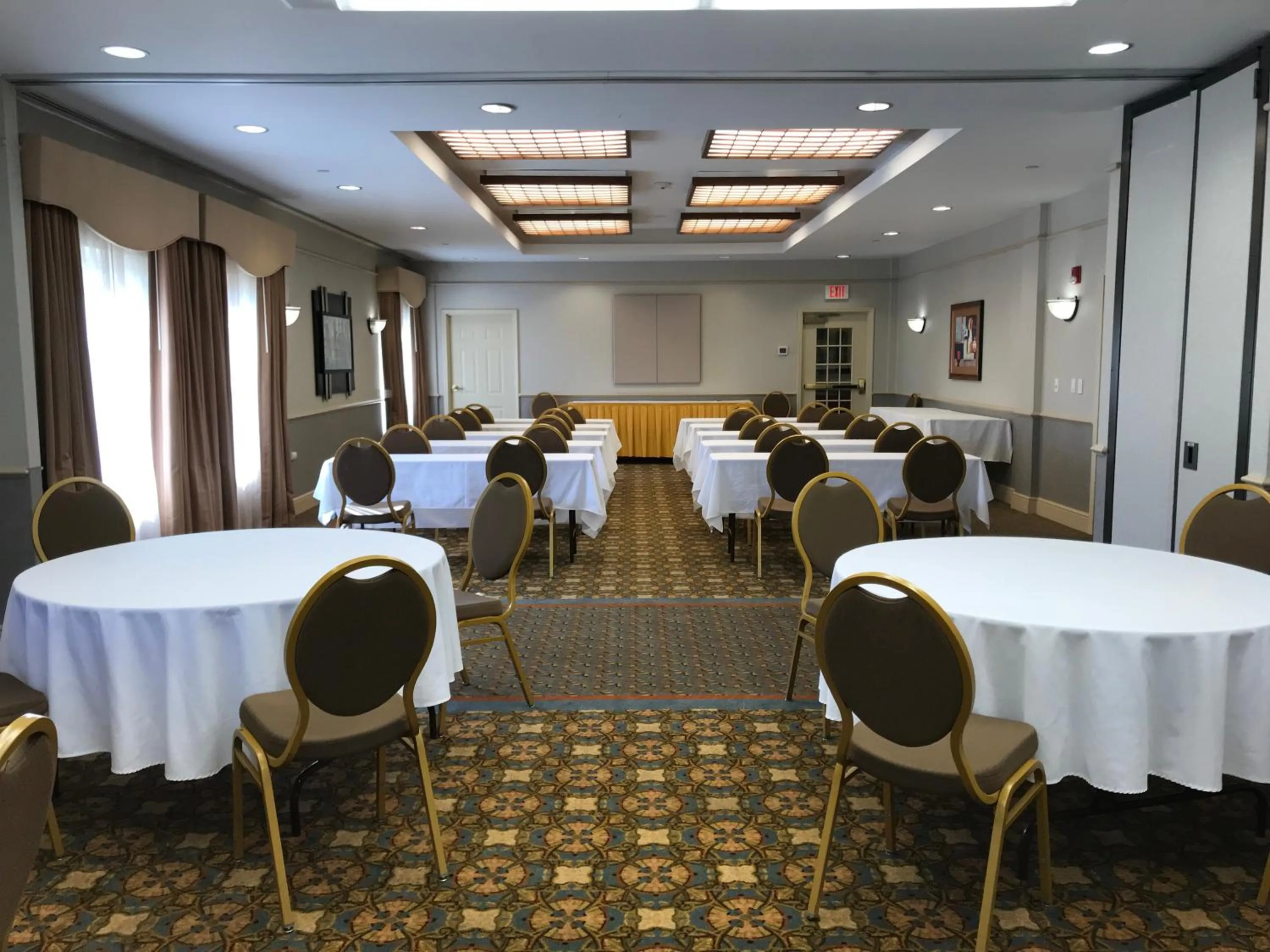 Business facilities in La Quinta by Wyndham Islip - MacArthur Airport