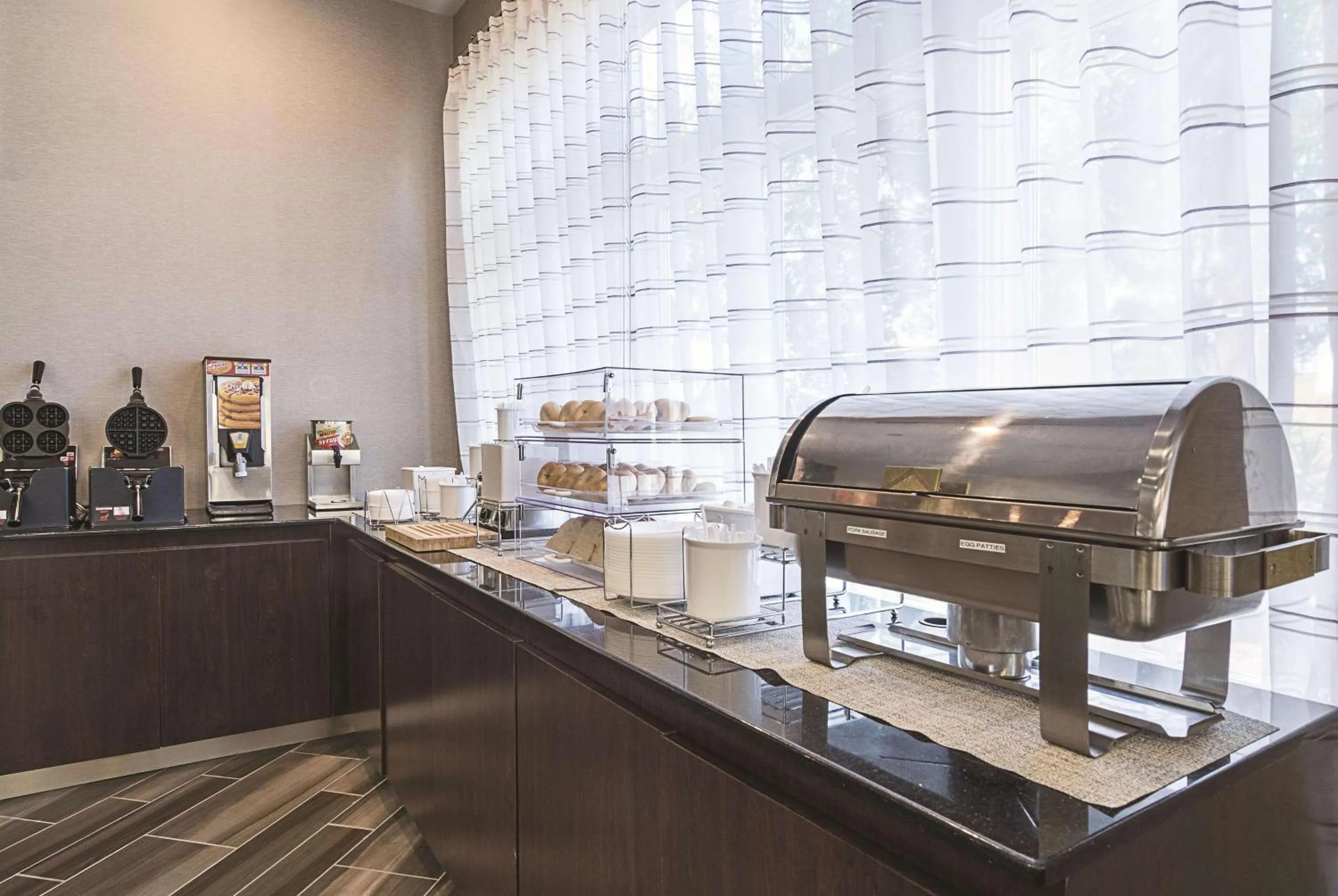 Restaurant/places to eat in La Quinta by Wyndham Phoenix Mesa West