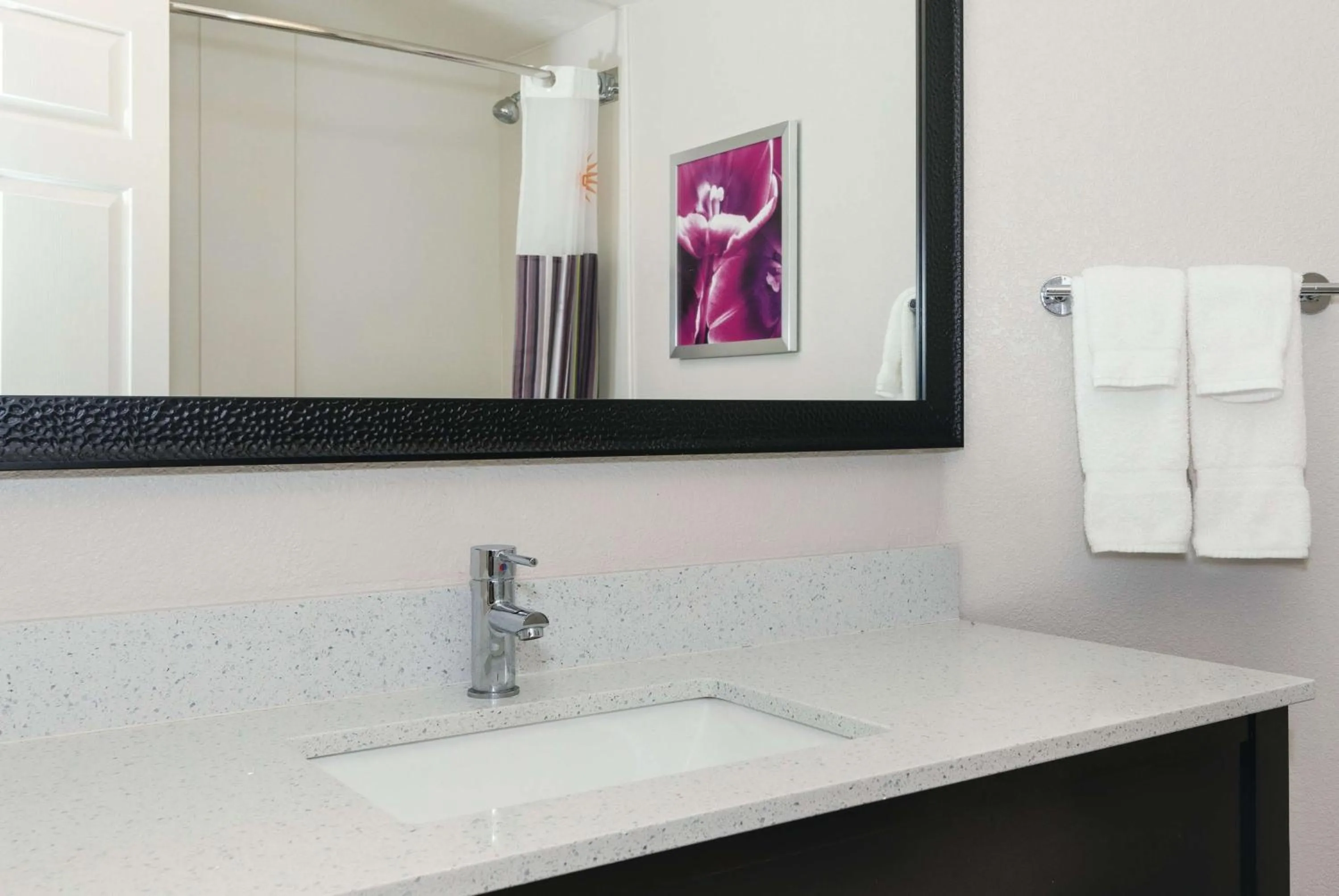 Bathroom in La Quinta Inn & Suites by Wyndham Ontario Airport