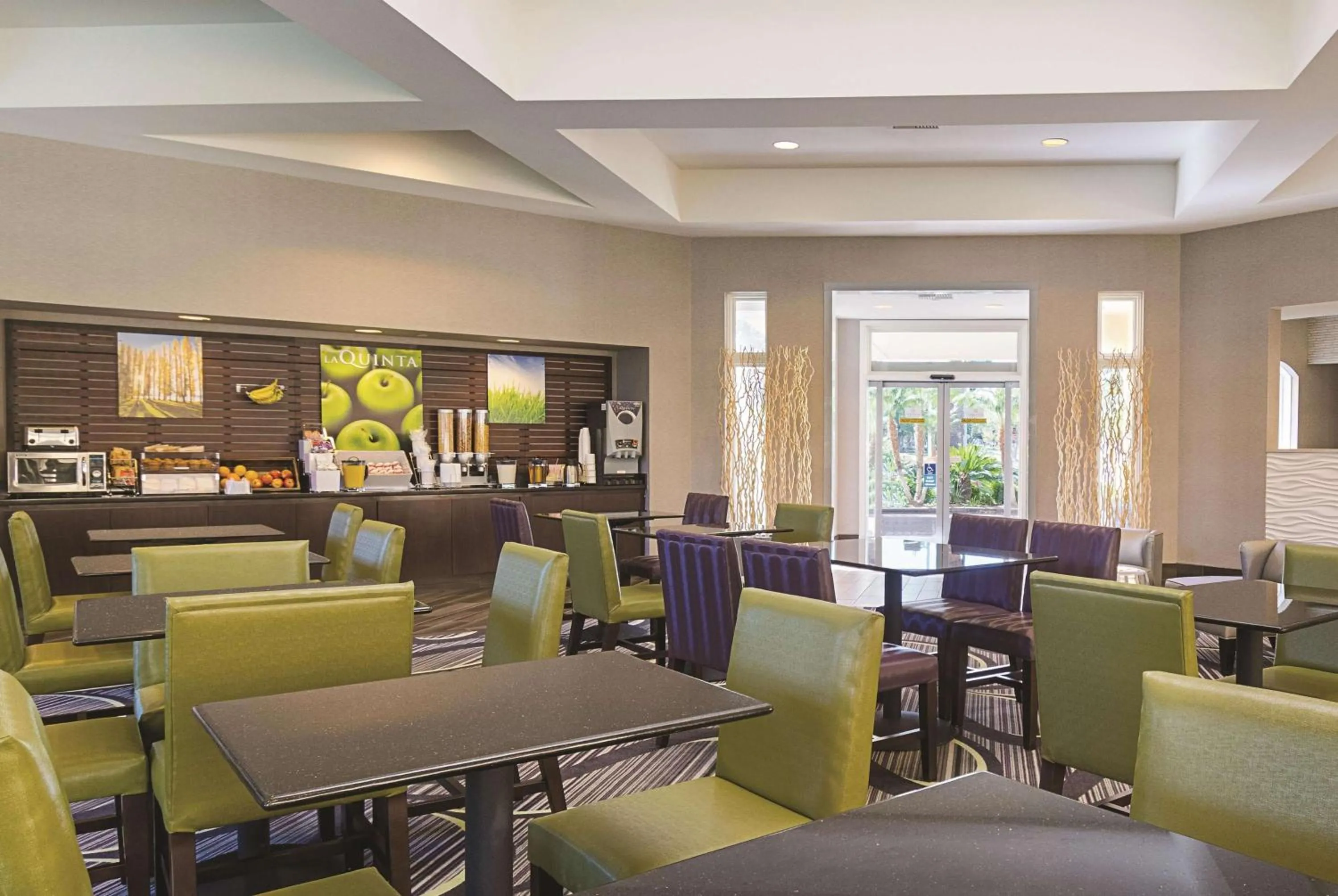 Restaurant/places to eat in La Quinta Inn & Suites by Wyndham Ontario Airport