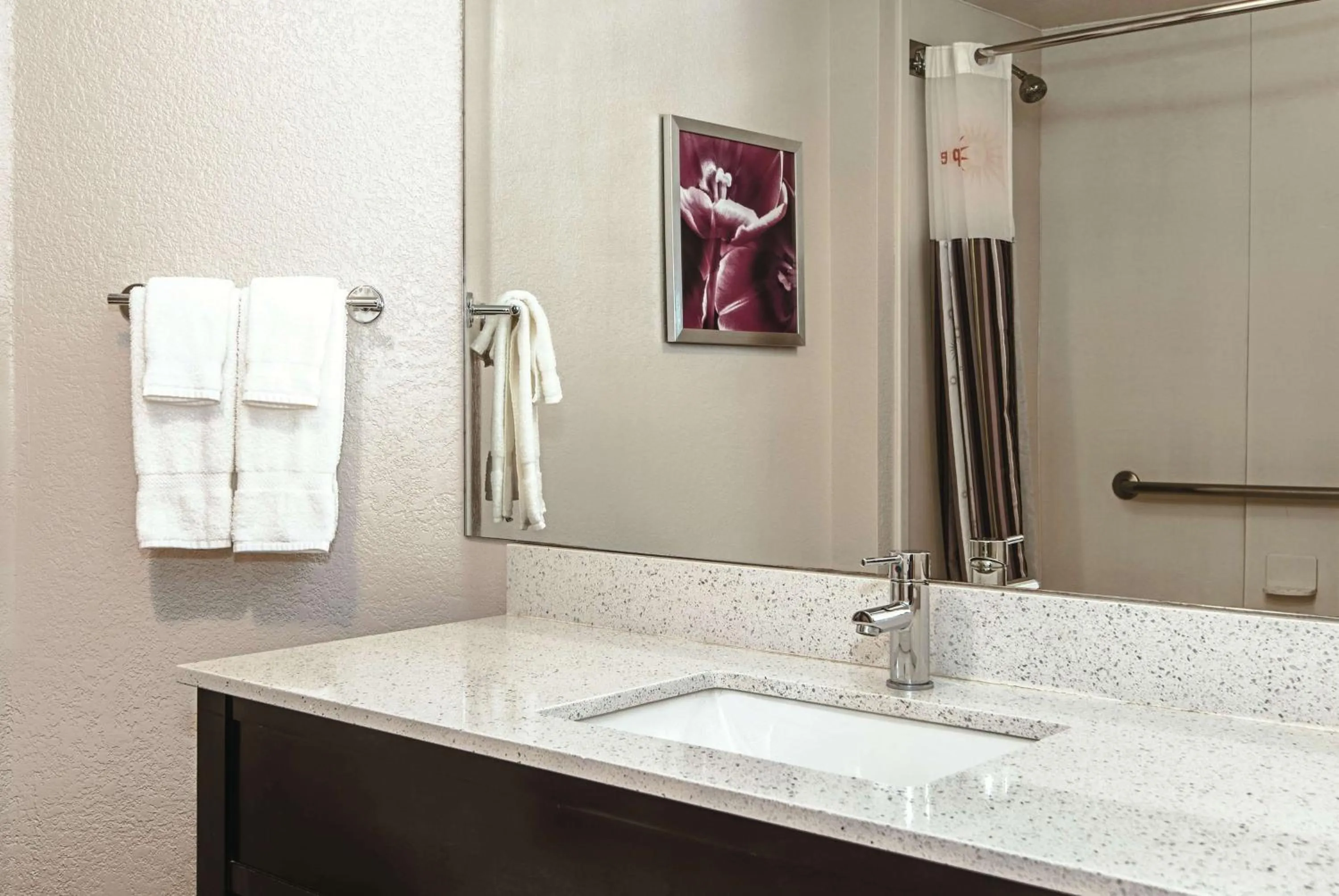 Bathroom in La Quinta Inn & Suites by Wyndham Ontario Airport