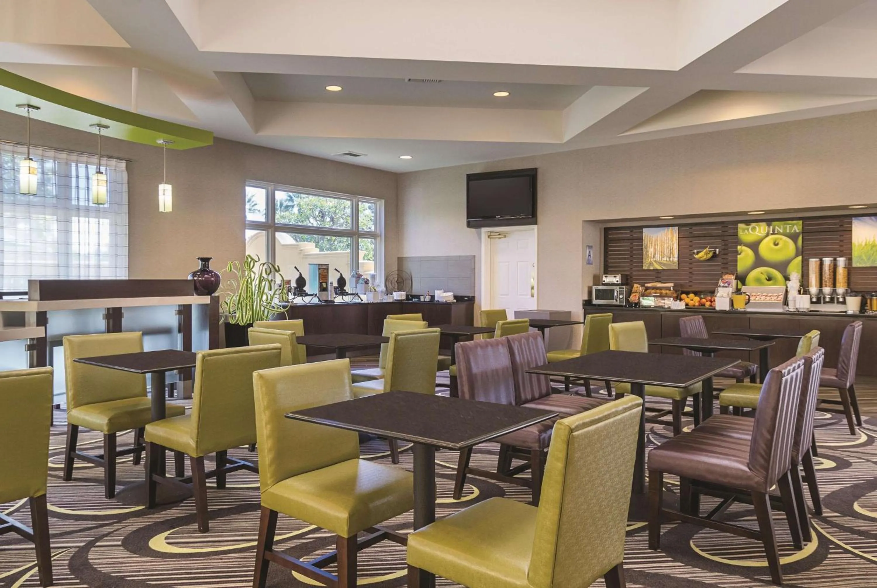 Restaurant/places to eat in La Quinta Inn & Suites by Wyndham Ontario Airport