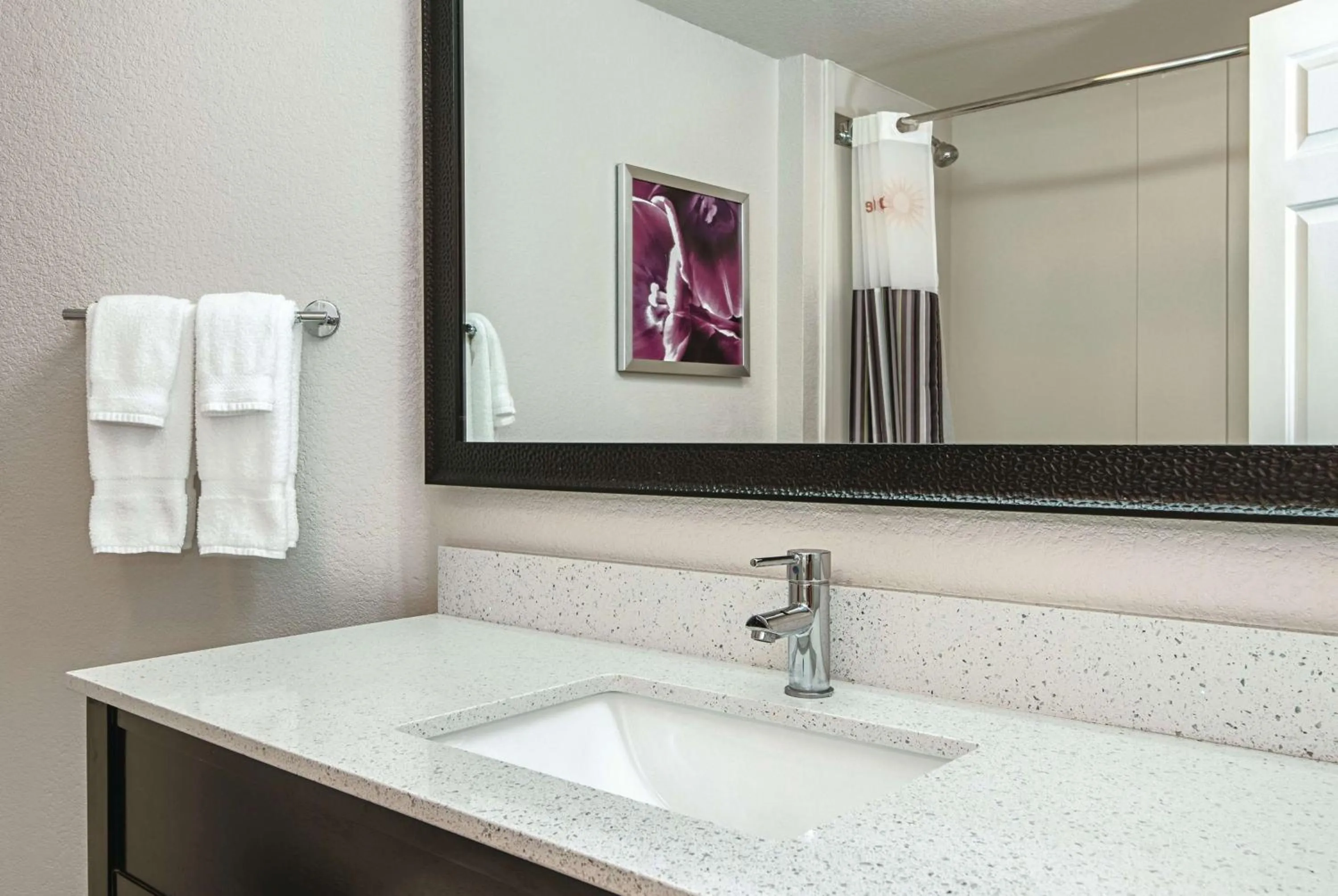 Bathroom in La Quinta Inn & Suites by Wyndham Ontario Airport