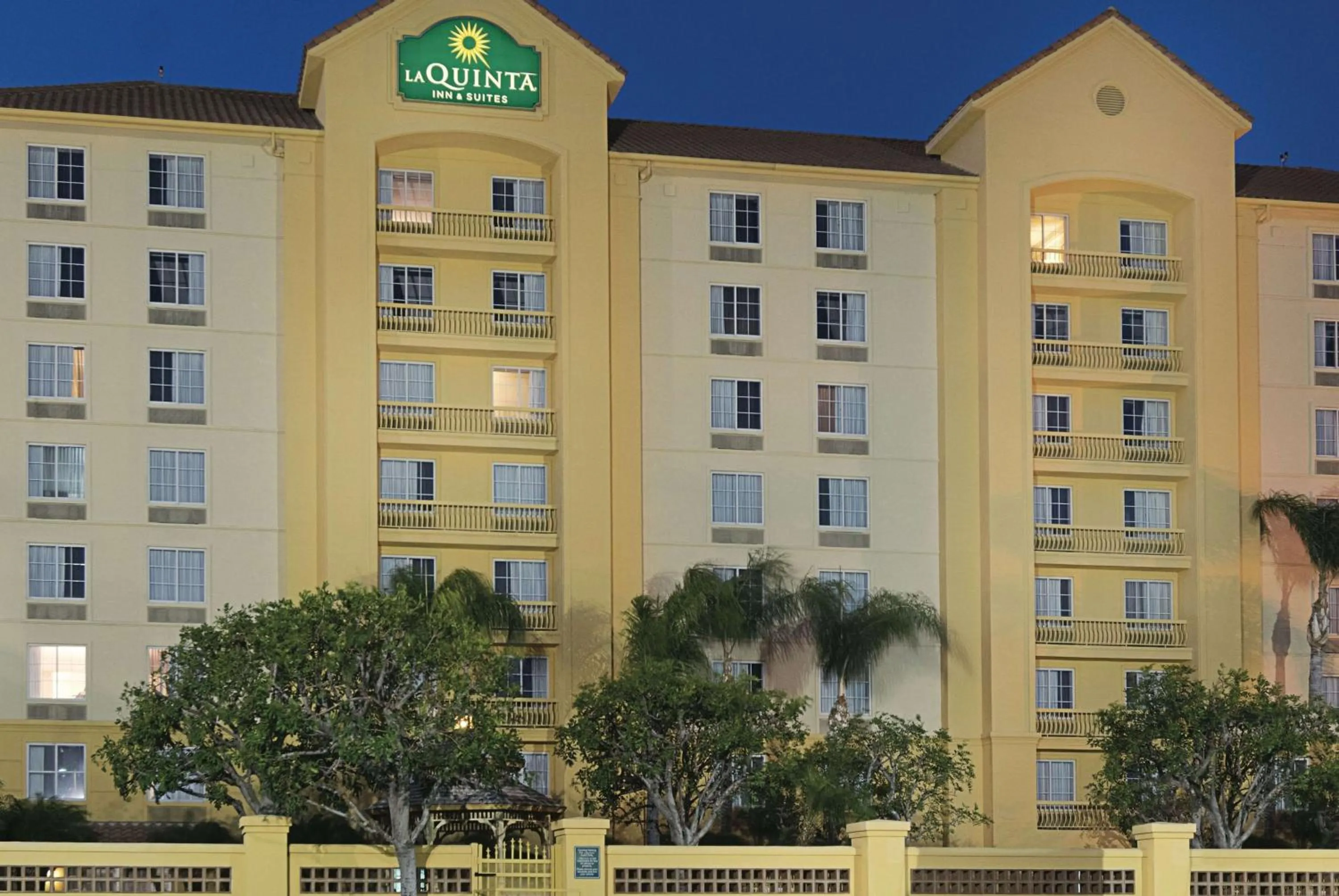 Property building in La Quinta Inn & Suites by Wyndham Ontario Airport
