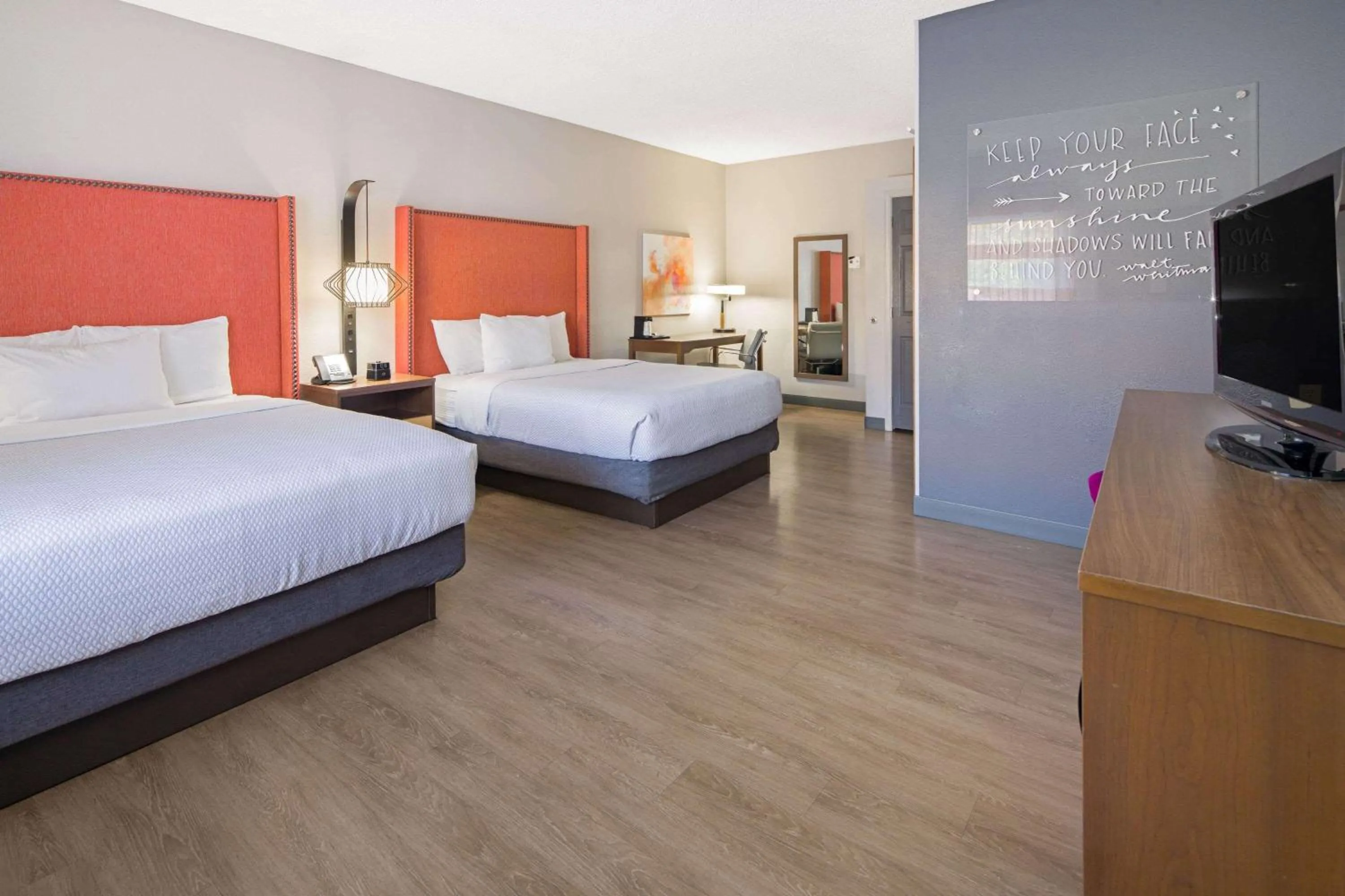 Photo of the whole room, Bed in La Quinta by Wyndham Orange County Airport