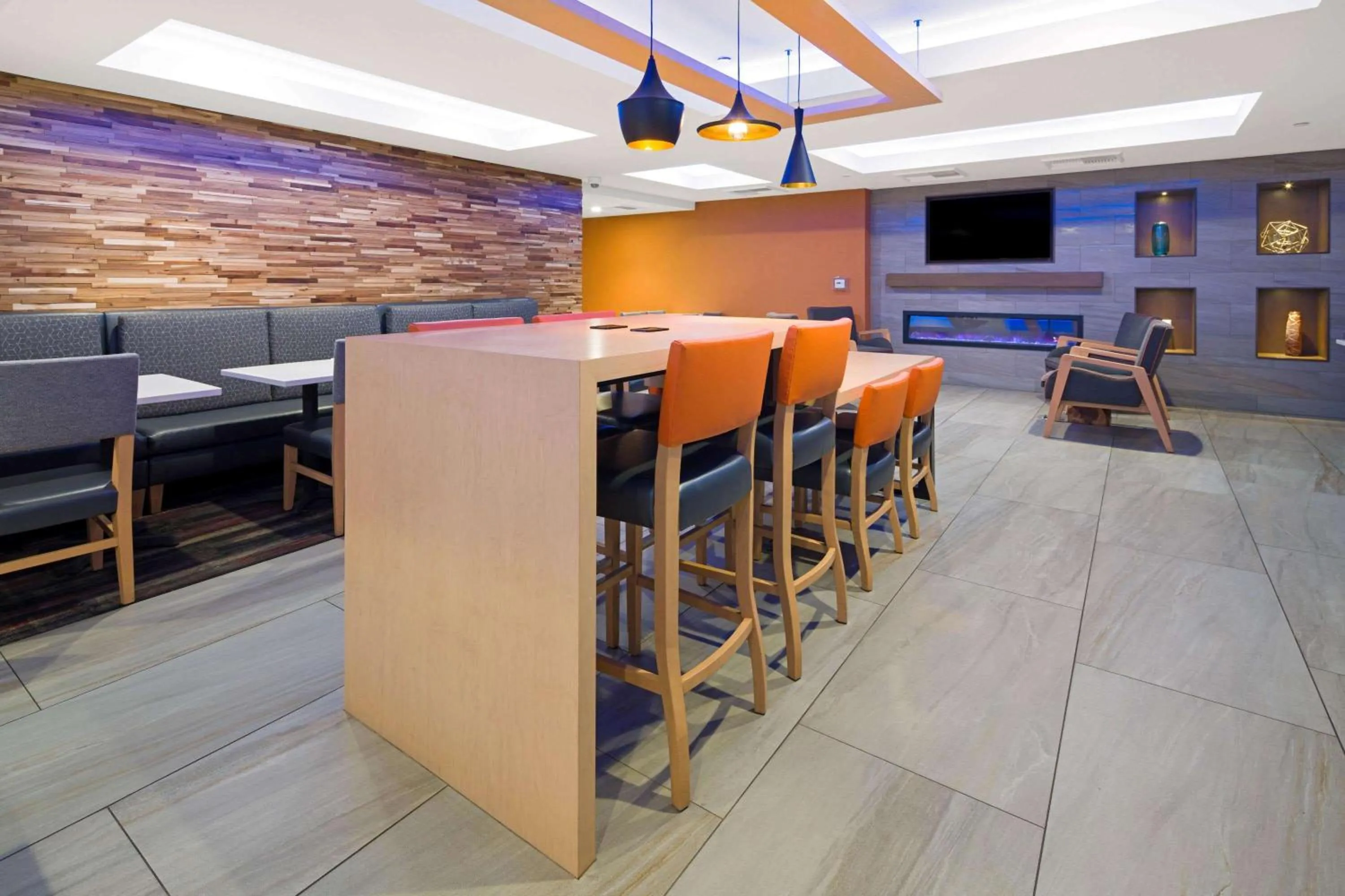 Restaurant/places to eat in La Quinta by Wyndham Orange County Airport