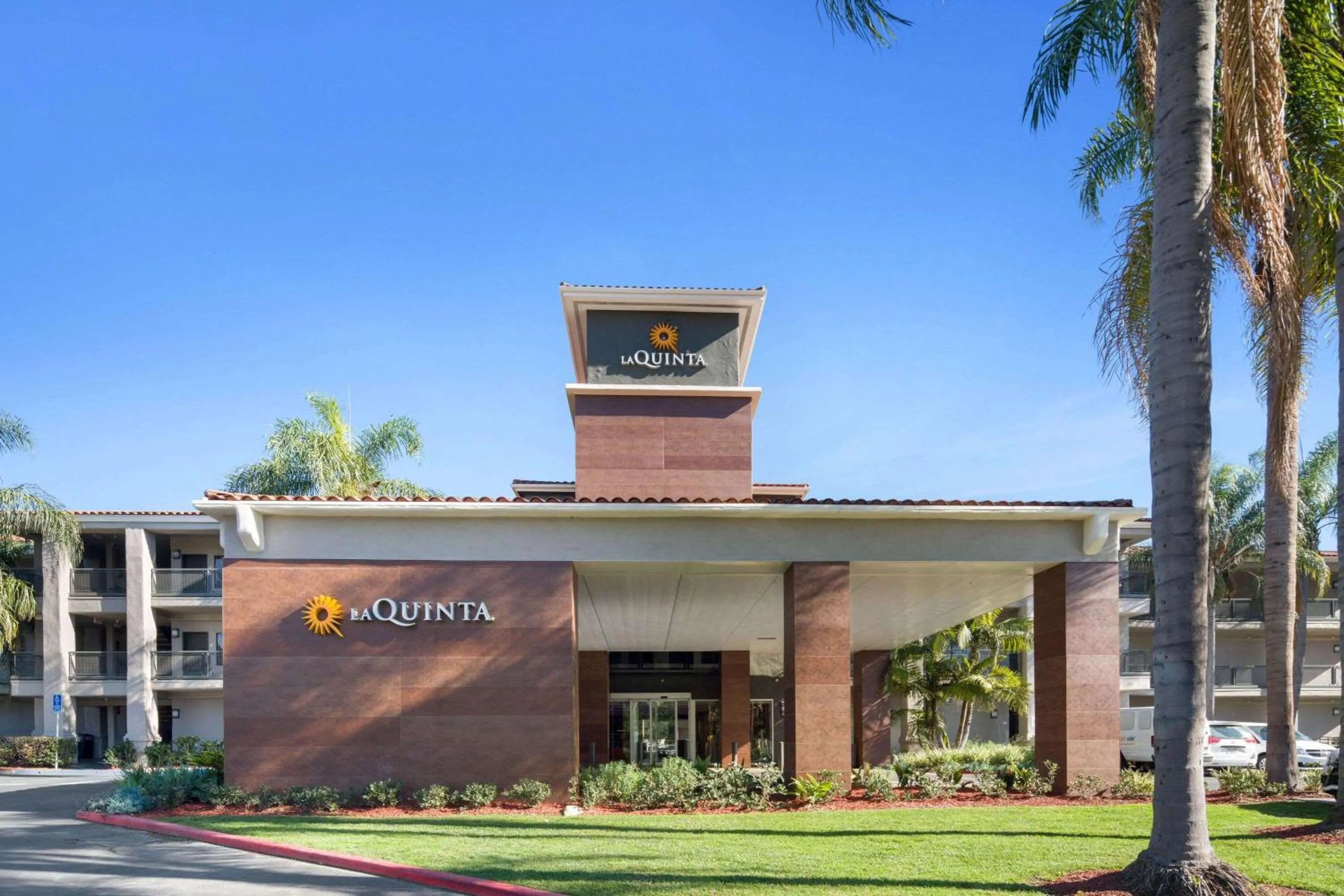 Property building in La Quinta by Wyndham Orange County Airport