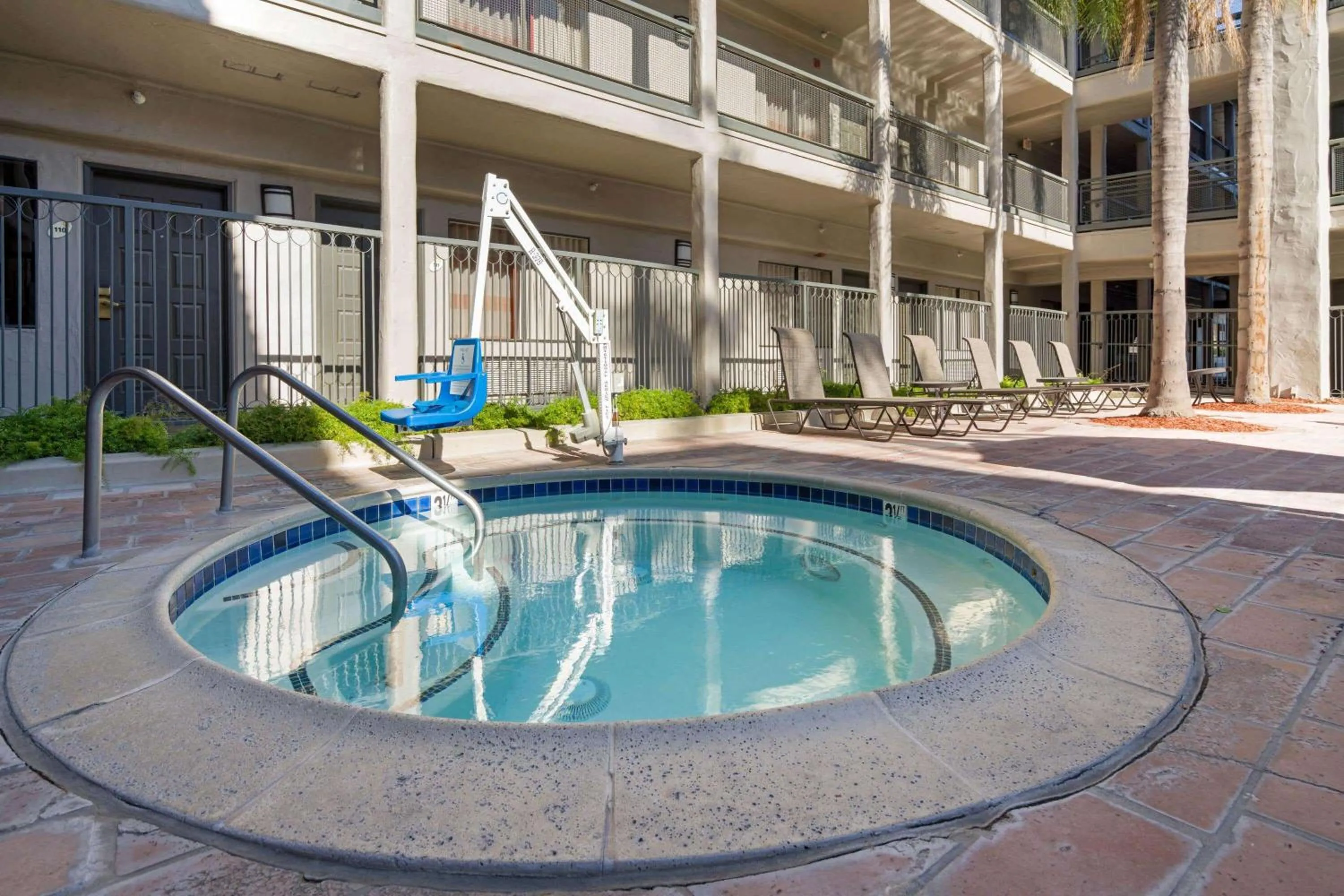 Hot Tub in La Quinta by Wyndham Orange County Airport