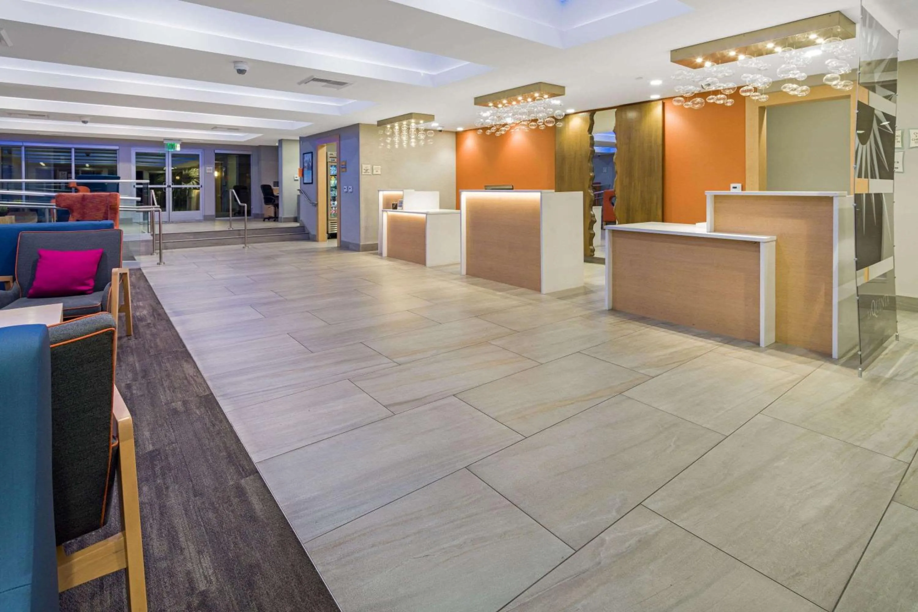 Lobby or reception in La Quinta by Wyndham Orange County Airport