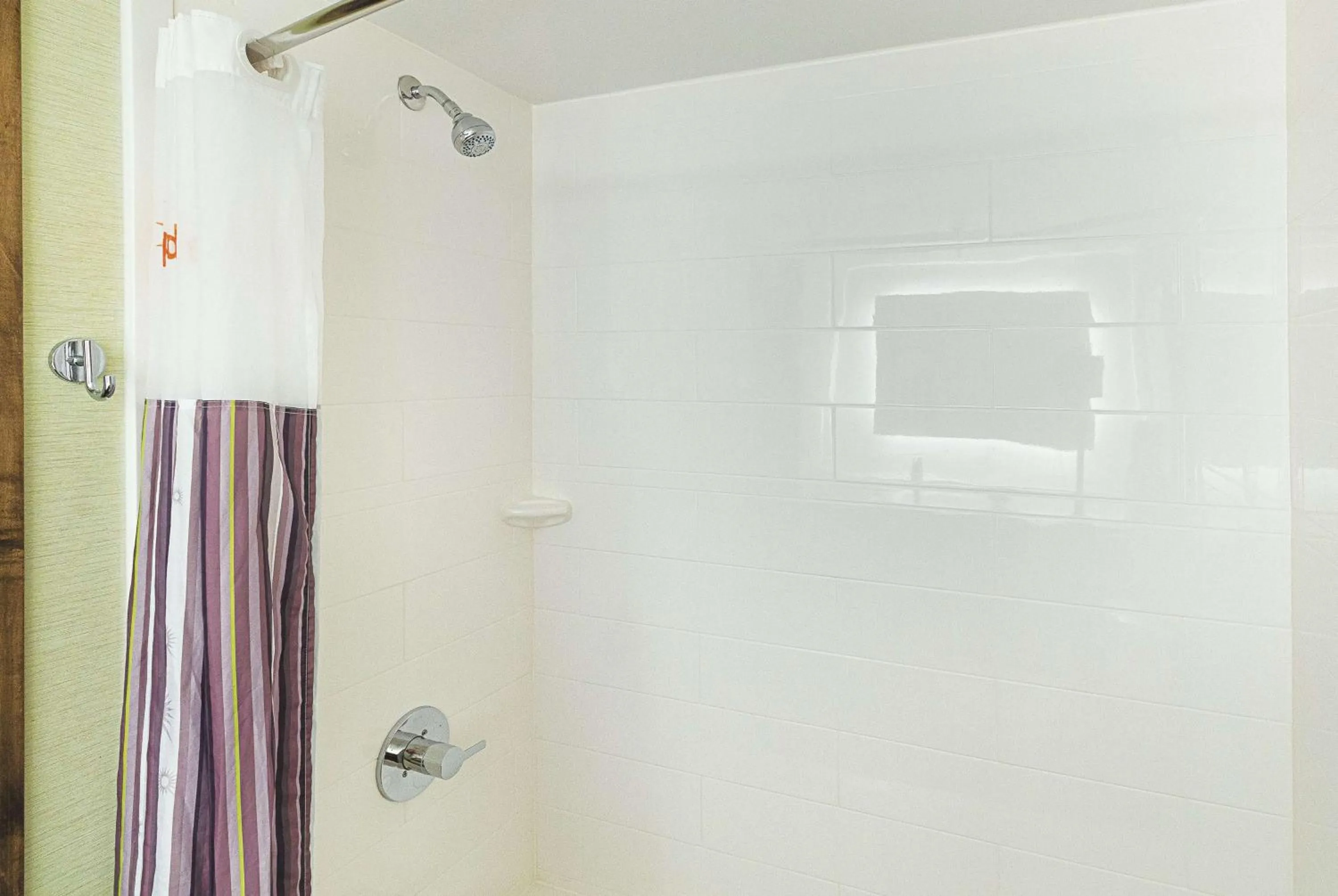 Photo of the whole room in La Quinta by Wyndham Orange County Airport